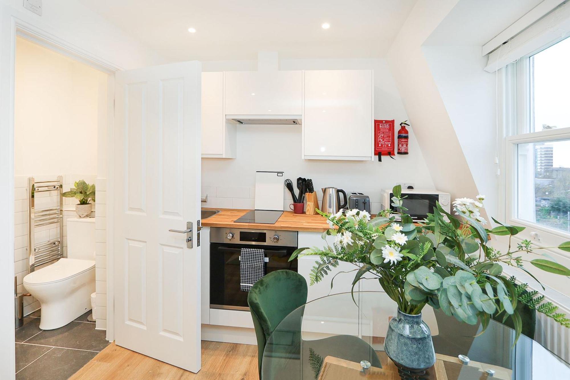 The Kentish Nook, 1 Bed 2 Bath London
