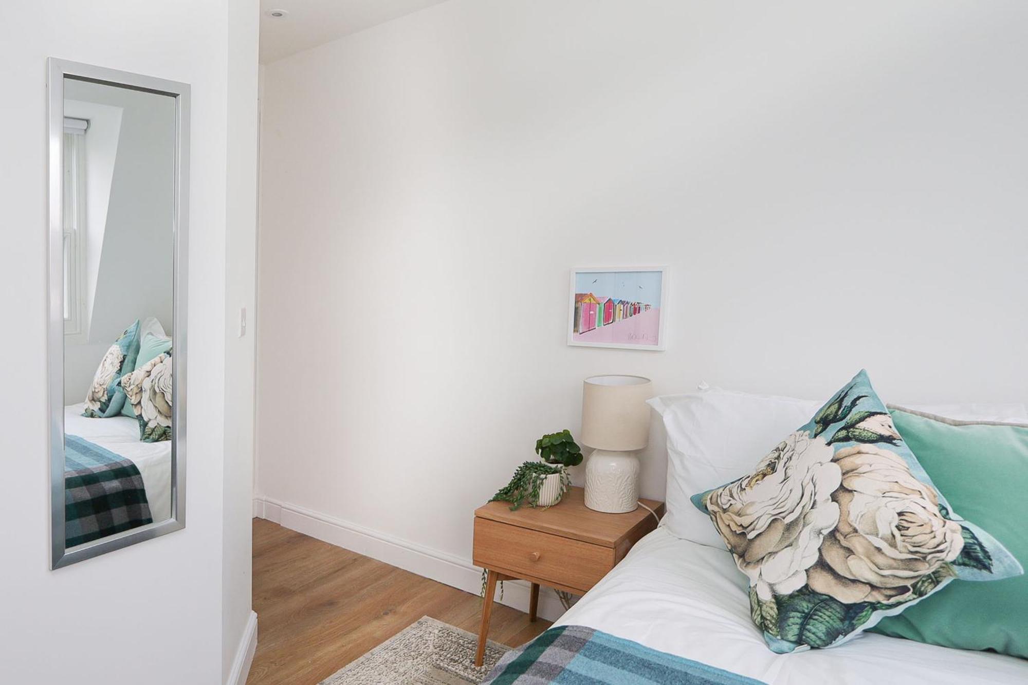 The Kentish Nook, 1 Bed 2 Bath Apartment London