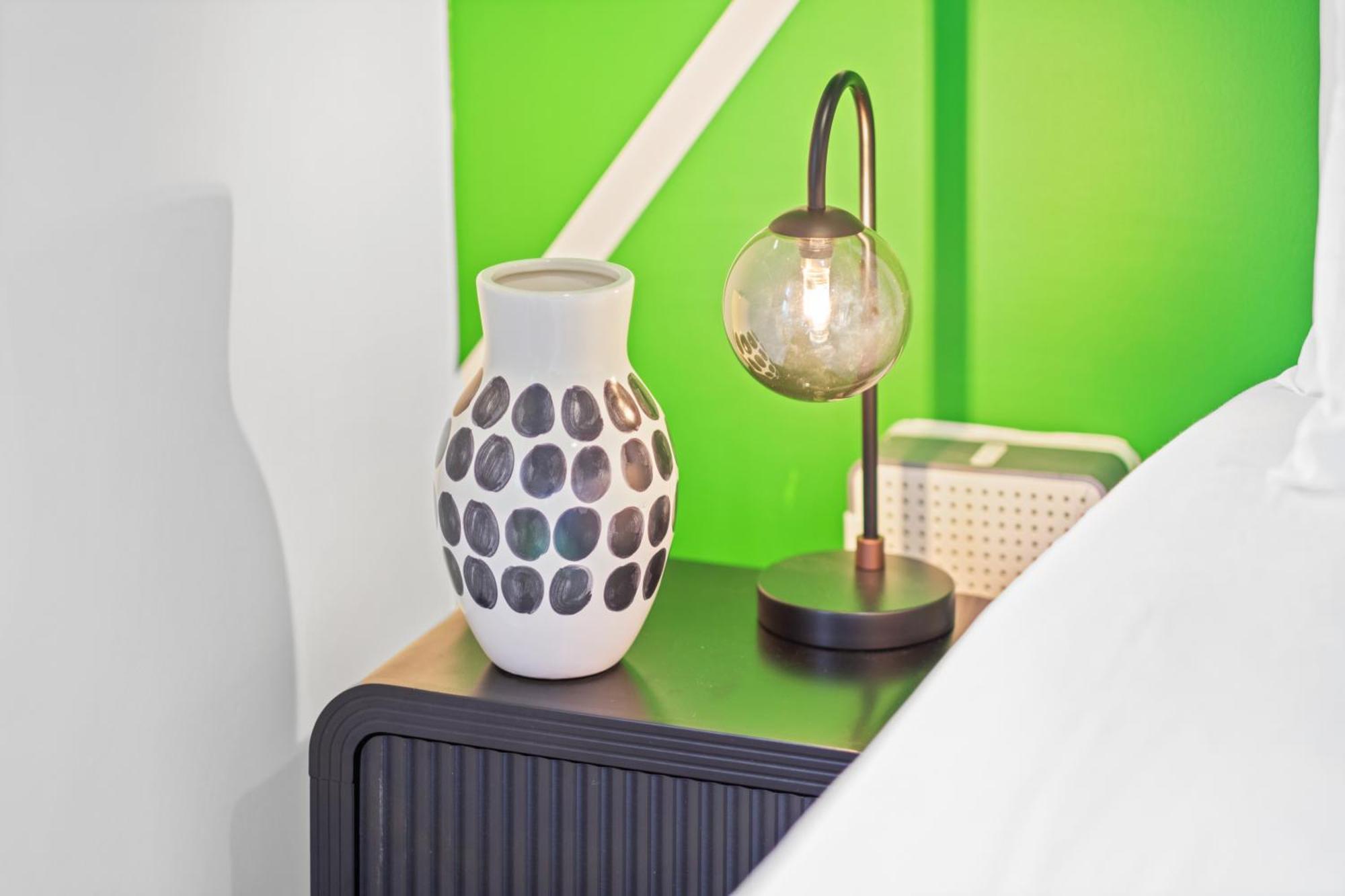 3 Bed Trendy Vibe House In Earls Court Kensington *