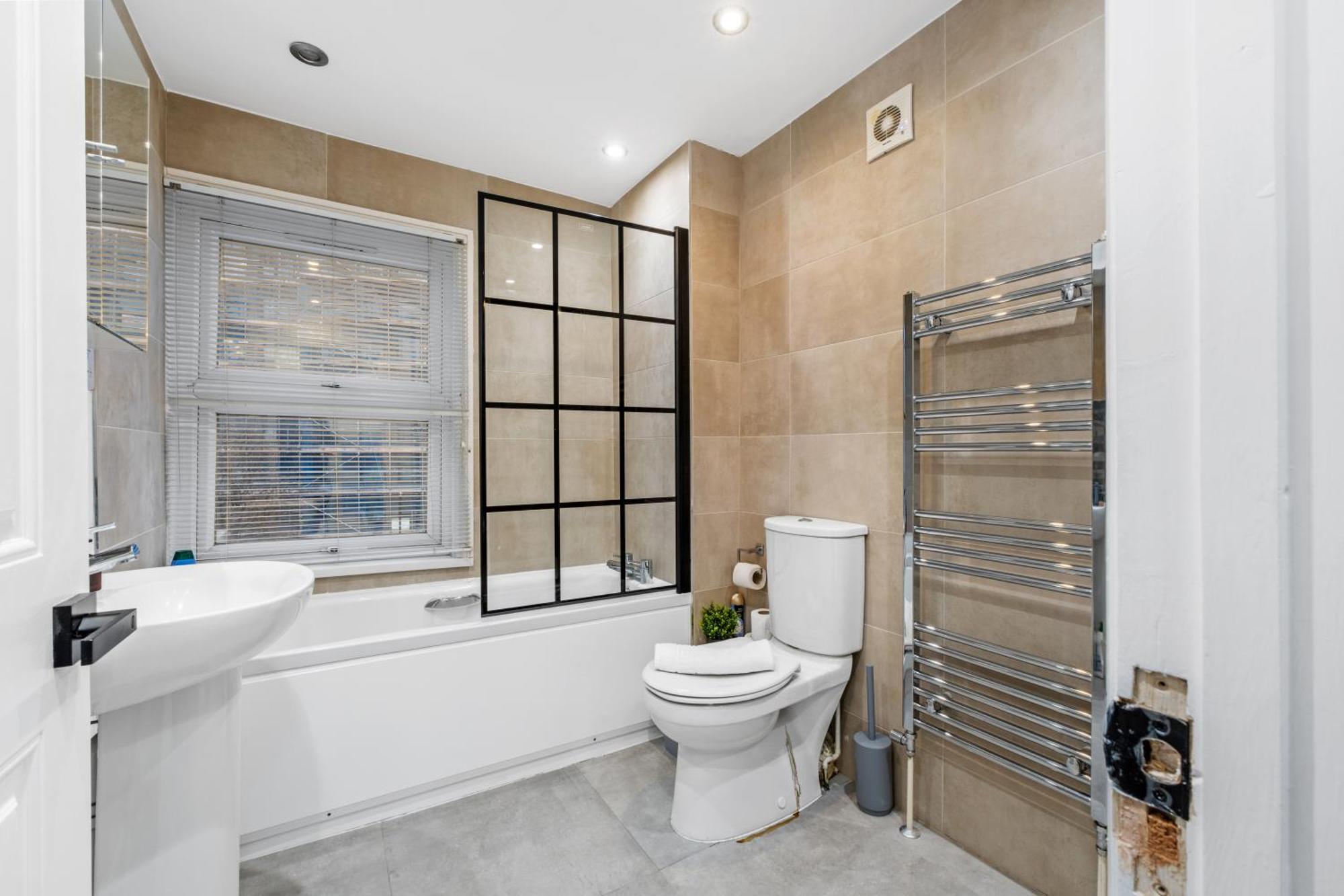 3 Bed Trendy Vibe House In Earls Court Kensington * London
