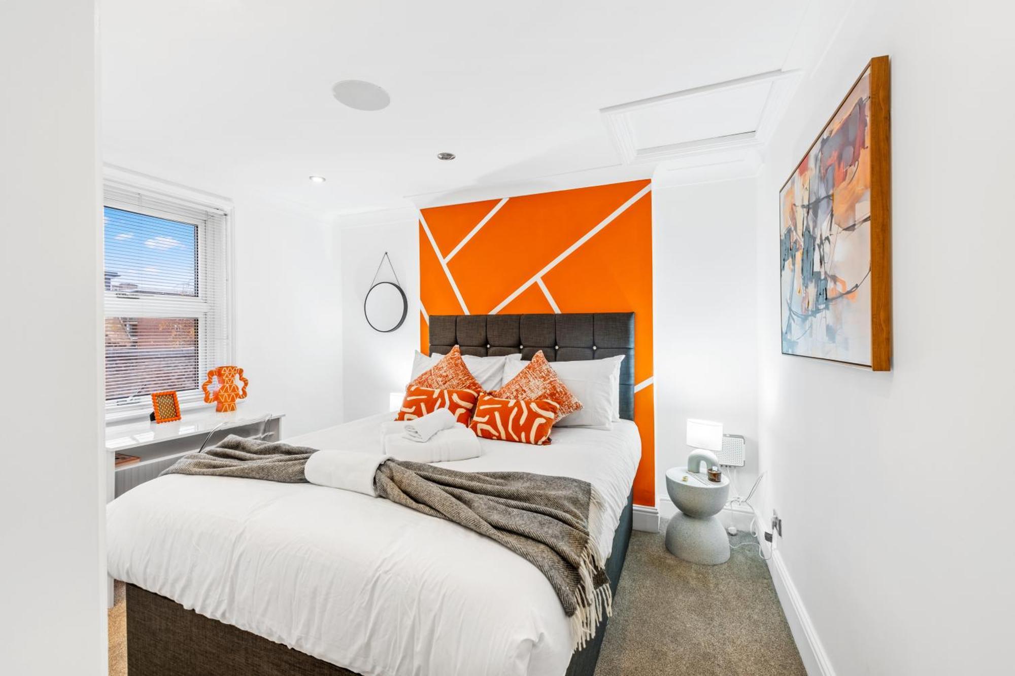 3 Bed Trendy Vibe House In Earls Court Kensington Apartment London