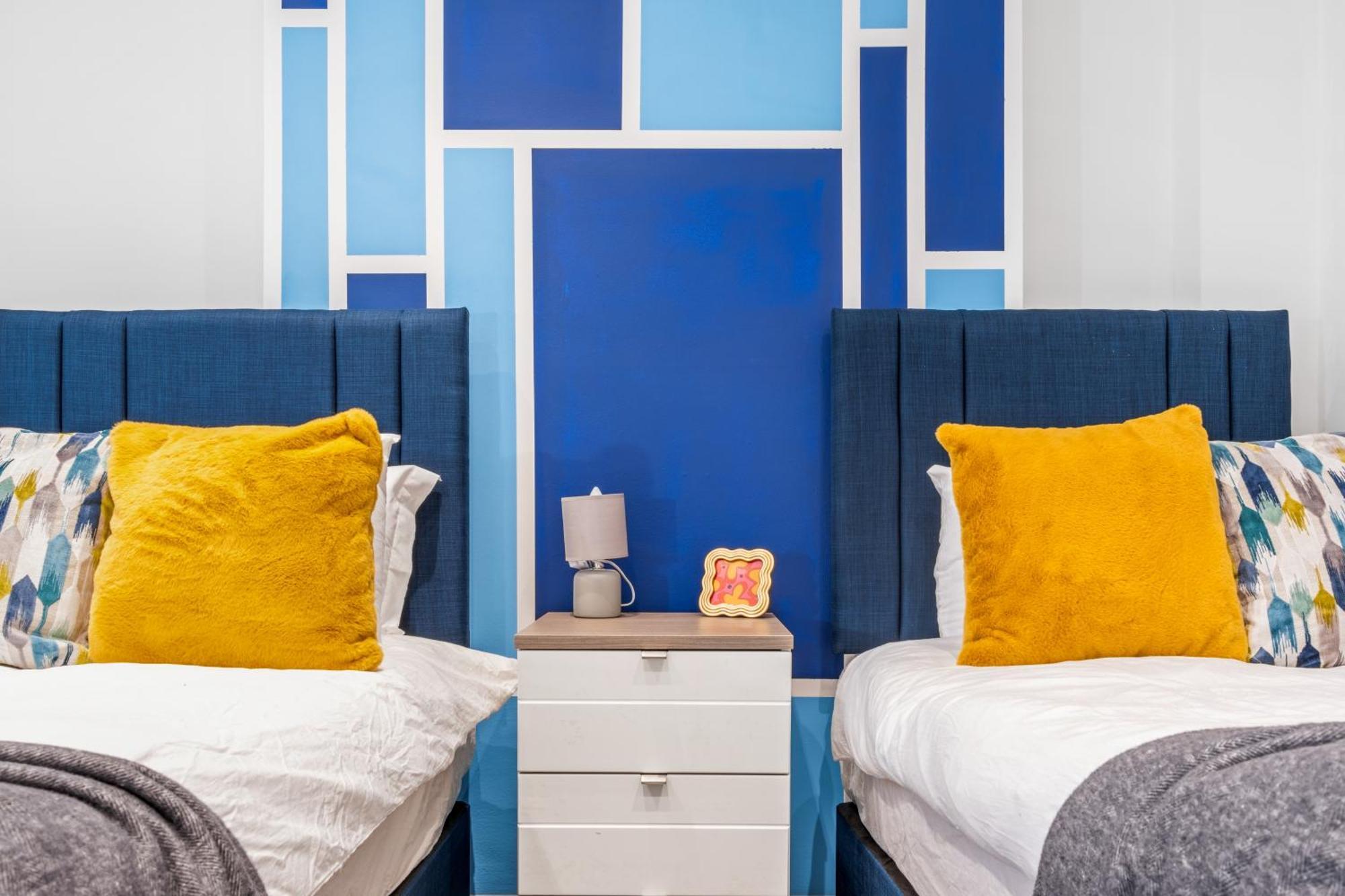 3 Bed Trendy Vibe House In Earls Court Kensington Apartment