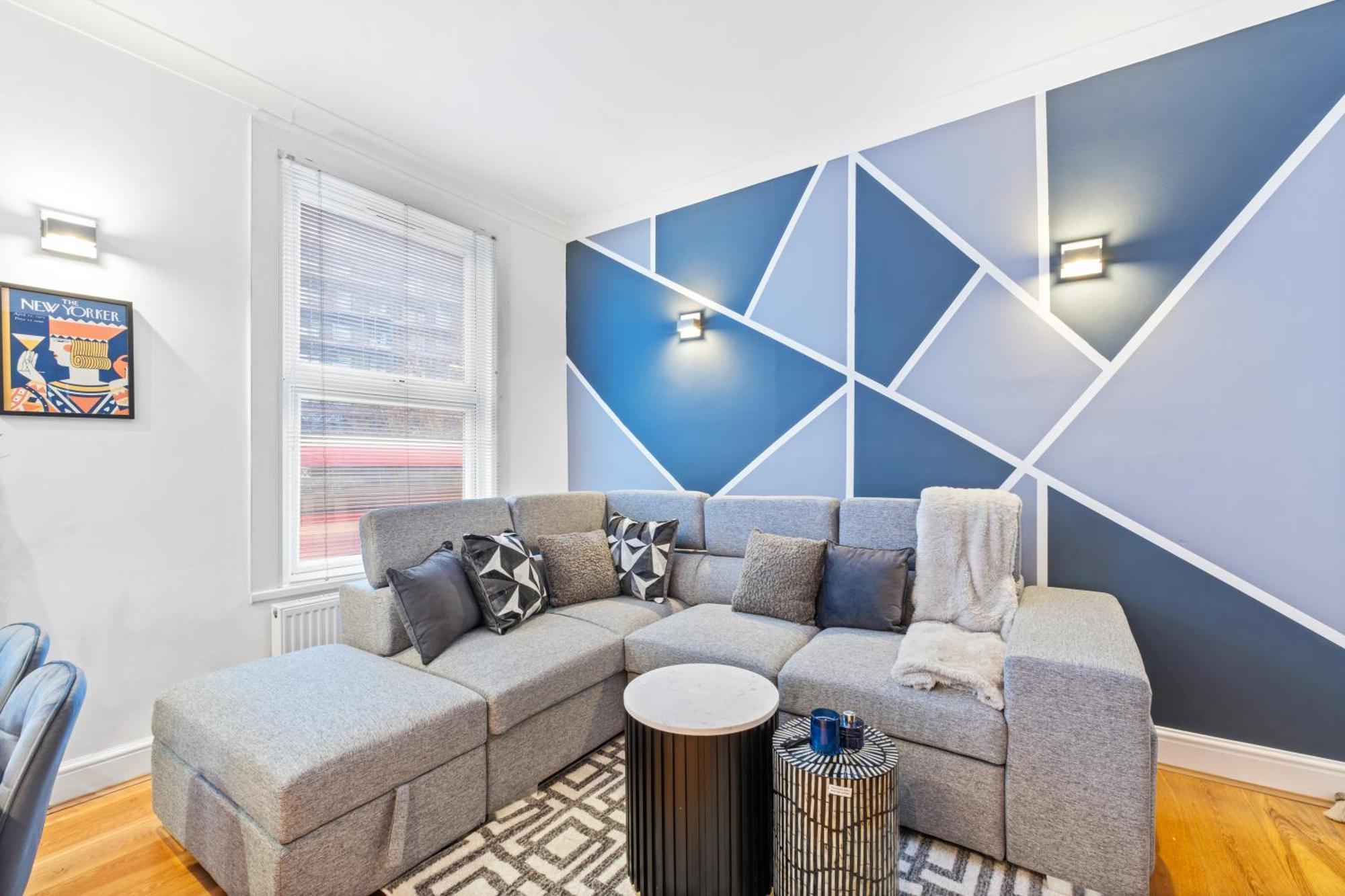3 Bed Trendy Vibe House In Earls Court Kensington *