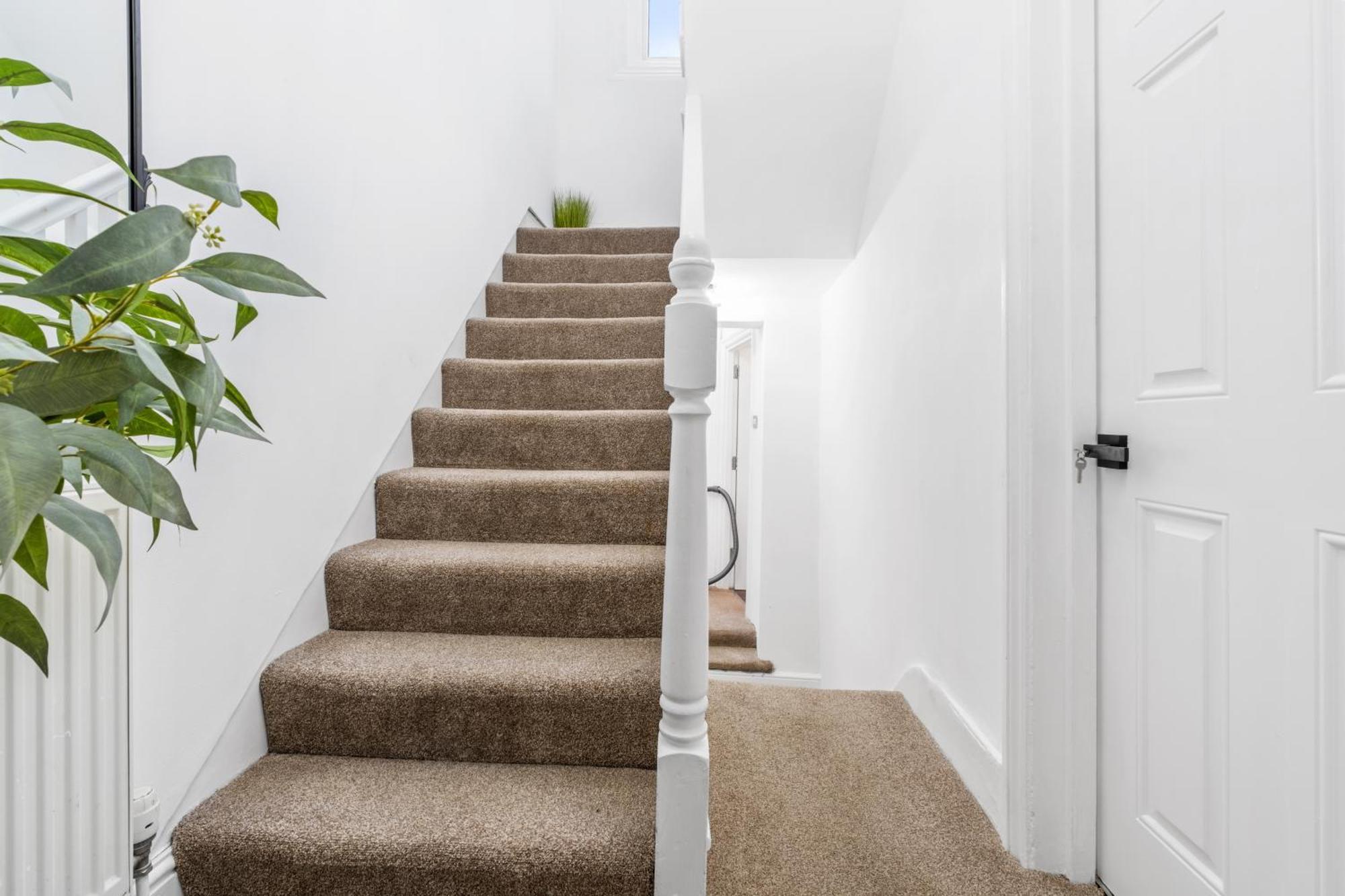 3 Bed Trendy Vibe House In Earls Court Kensington London