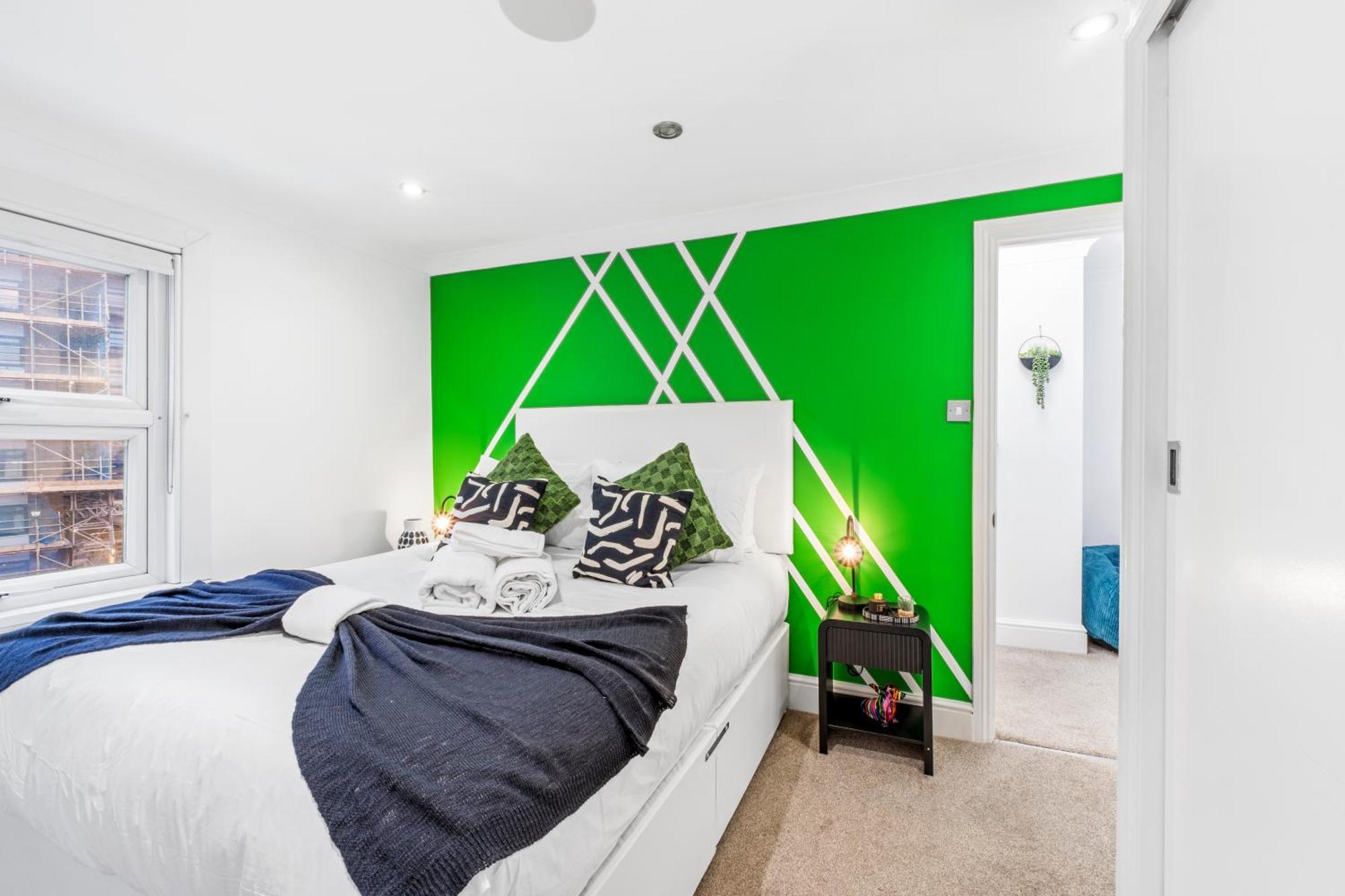 3 Bed Trendy Vibe House In Earls Court Kensington Apartment London