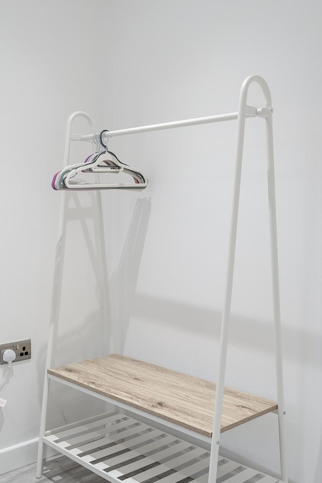 Beautiful Flat Near - Entire Flat - Equipped Kitchen - Private Bathroom Apartment *