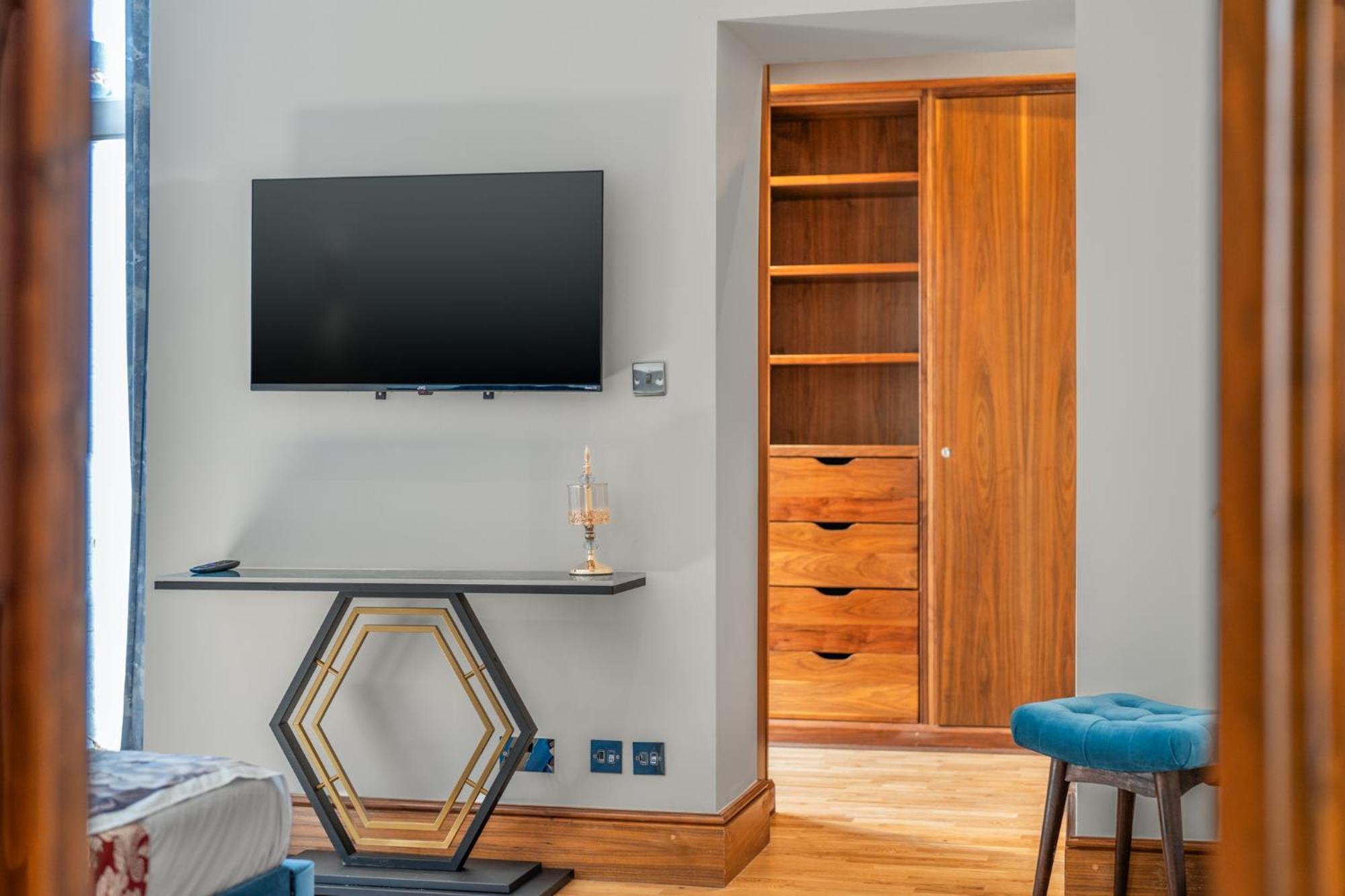 250 Sqm Mega Mansion Apartment