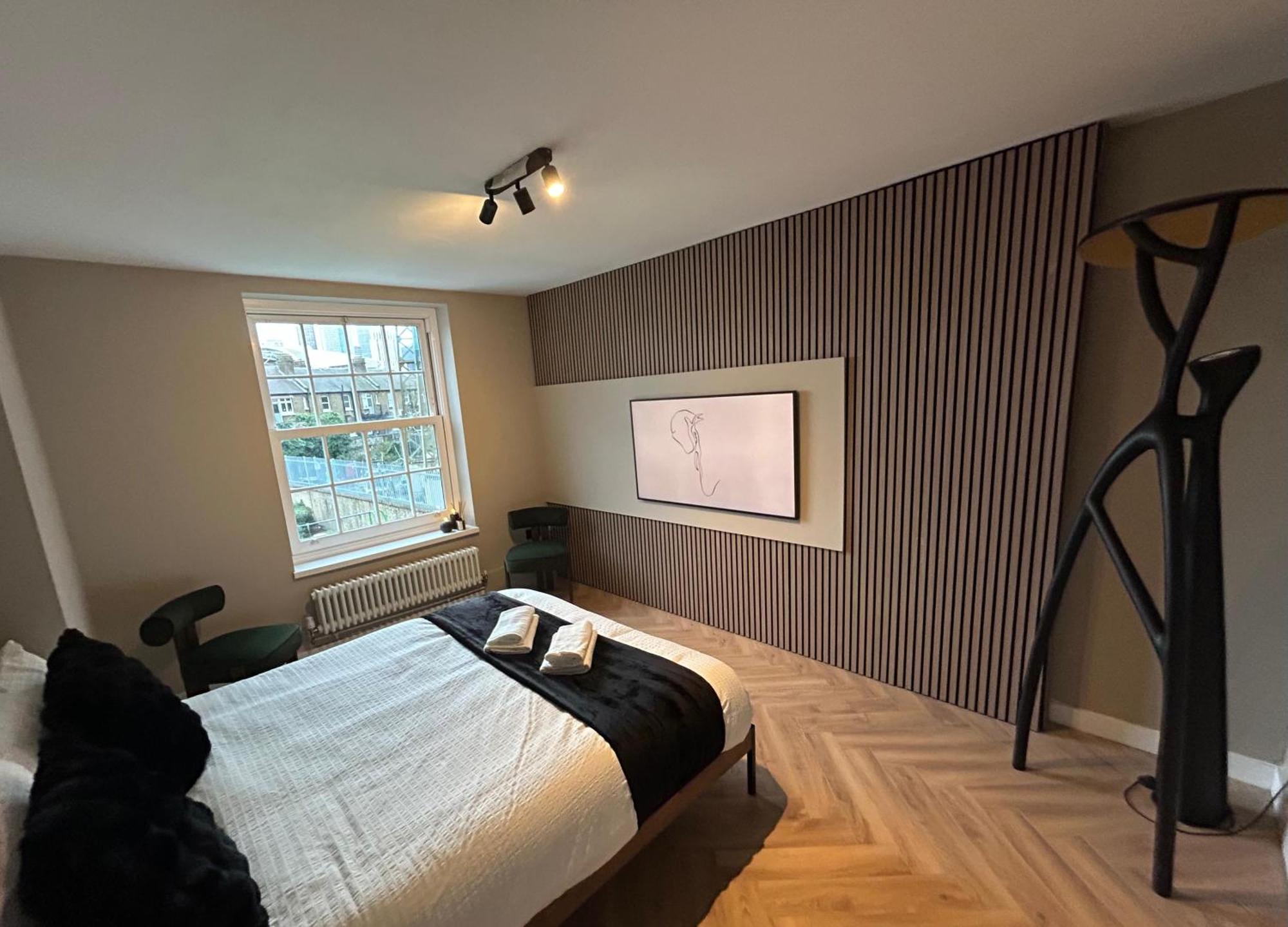 Stylish Zone 1 Apartment *