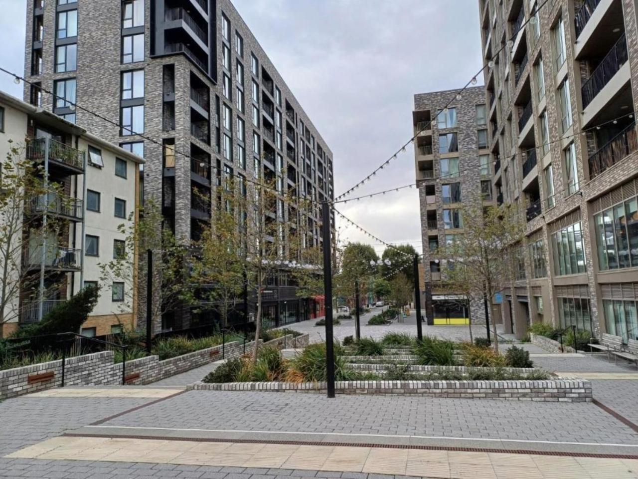 Cozylease 3-bed Canary Wharf Retreat,near 02 Apartment