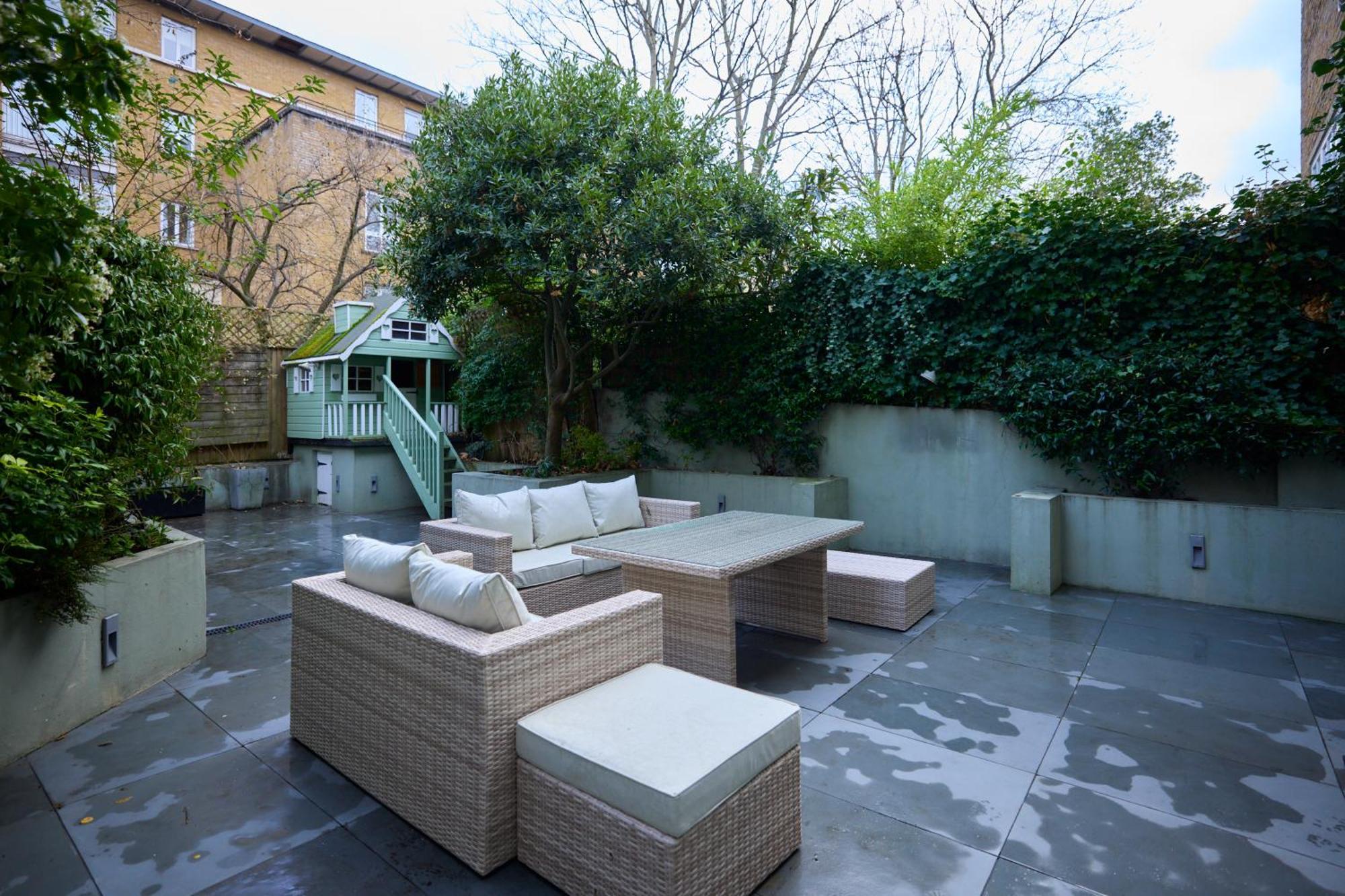 The South Hampstead Hideaway - Stylish 6bdr Apartment