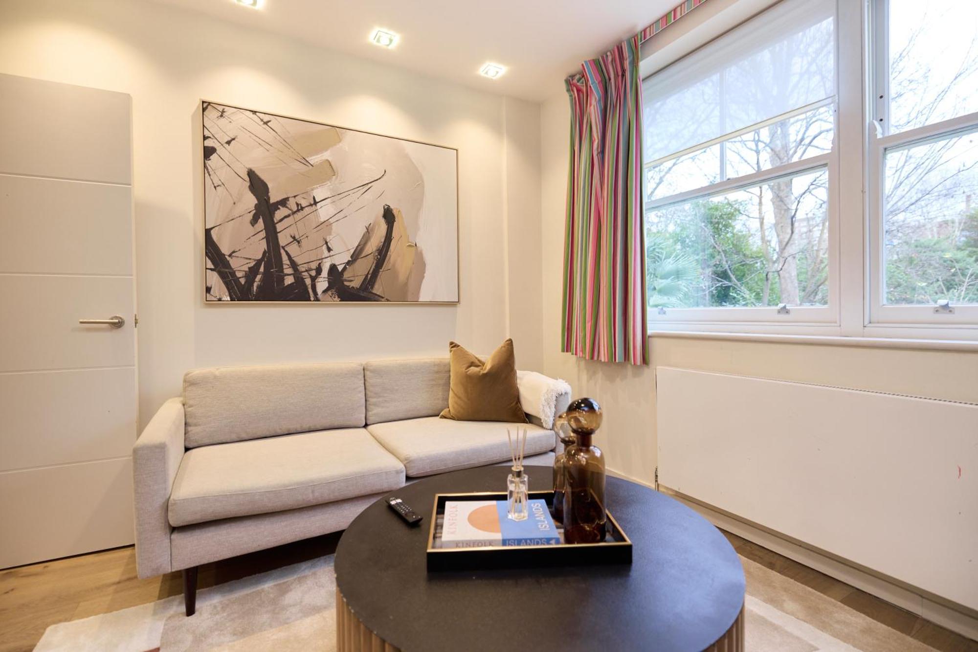 The South Hampstead Hideaway - Stylish 6bdr Apartment London