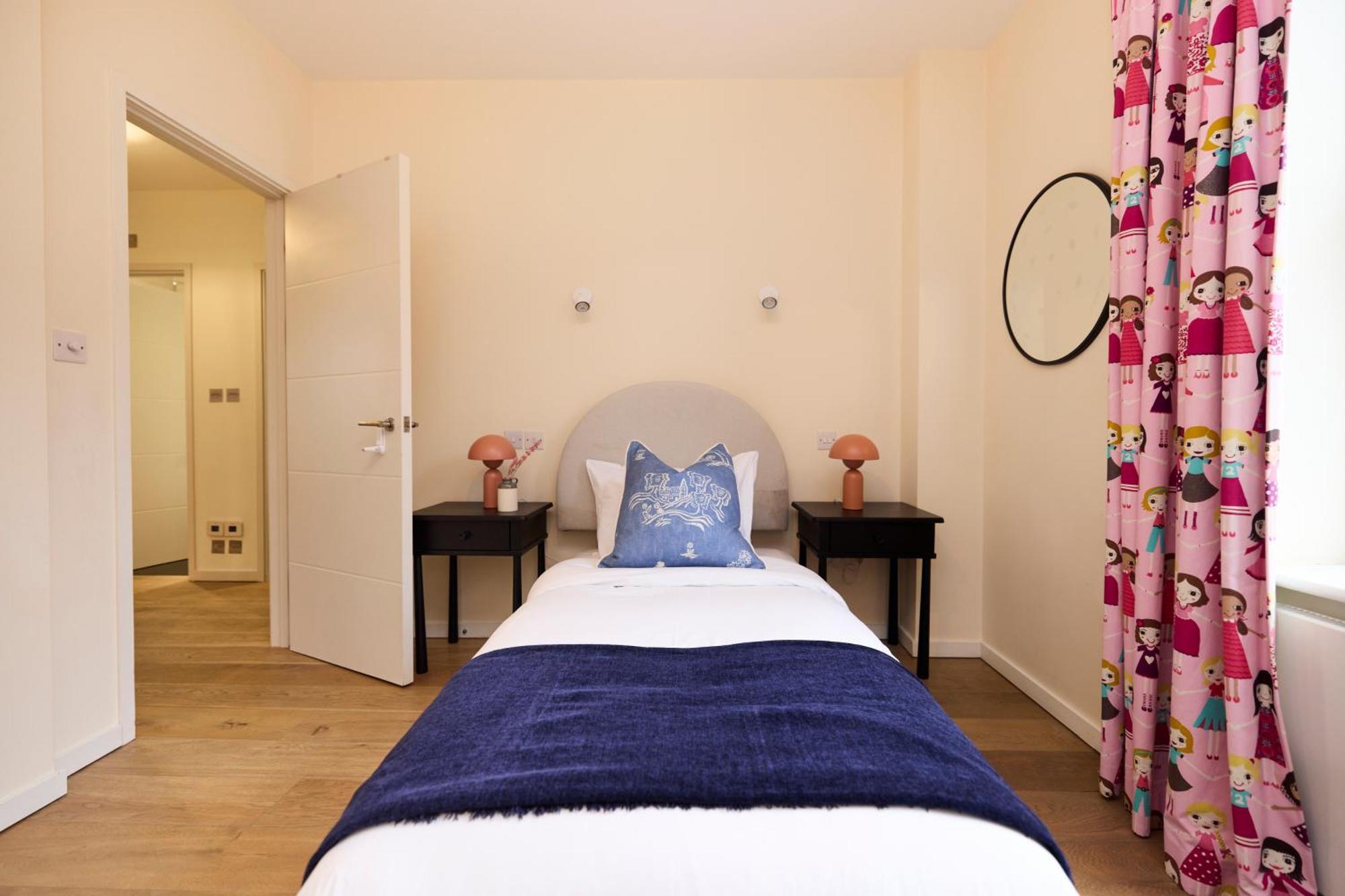 The South Hampstead Hideaway - Stylish 6bdr Apartment