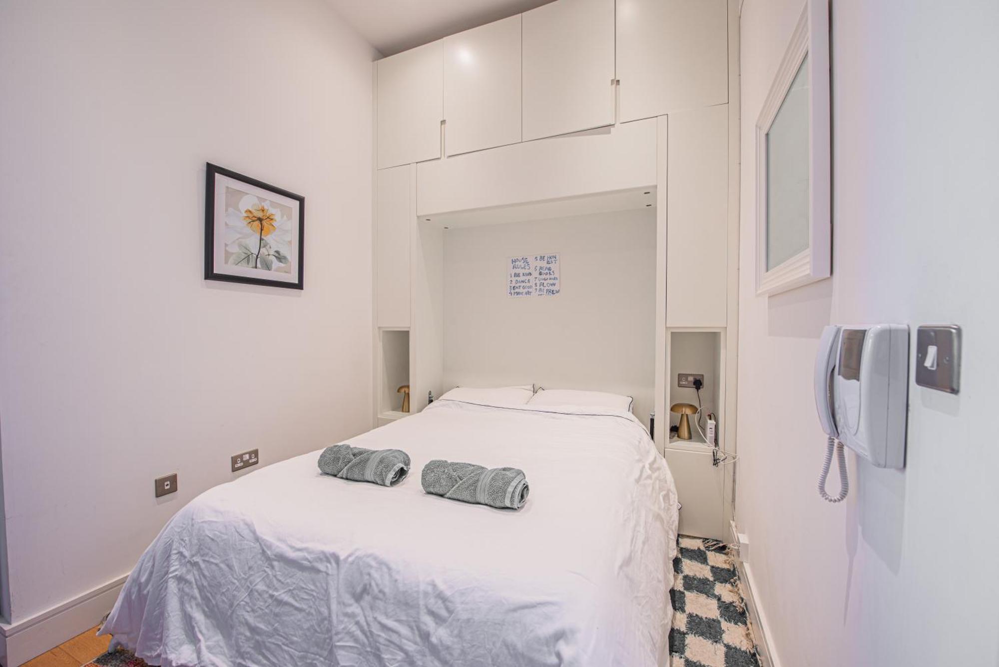 Apartment Bright Modern 5 Mins To Station, Sleeps 3 London