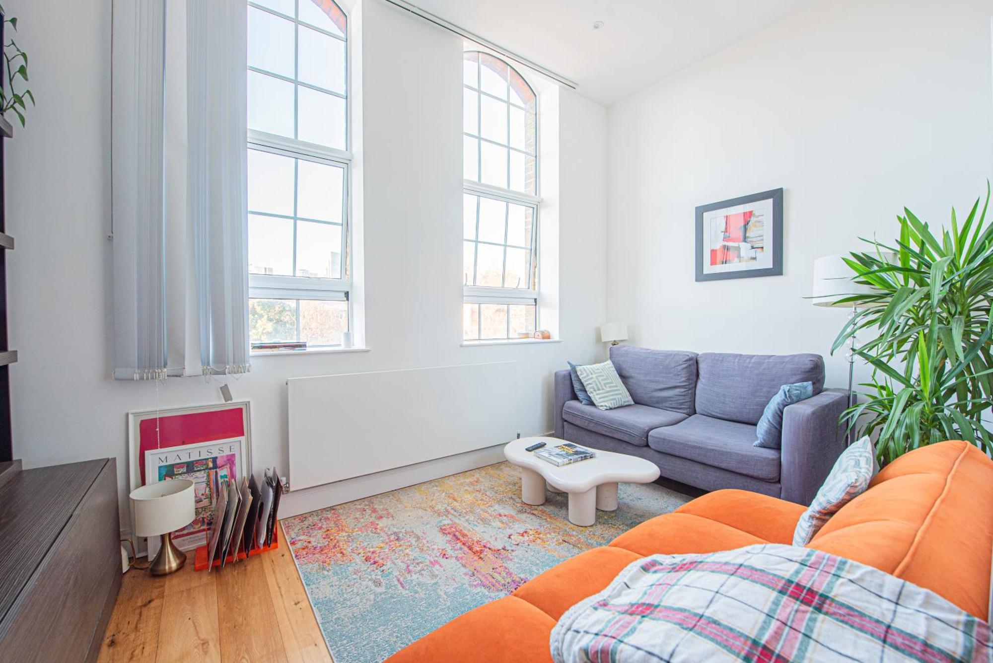 Bright Modern 5 Mins To Station, Sleeps 3 *