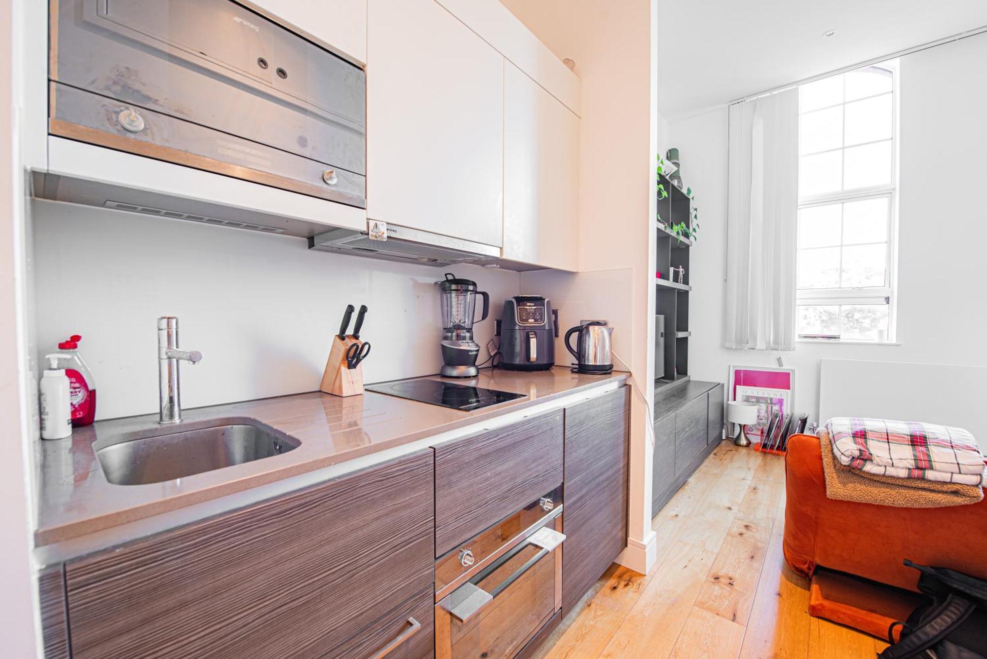 Bright Modern 5 Mins To Station, Sleeps 3 London