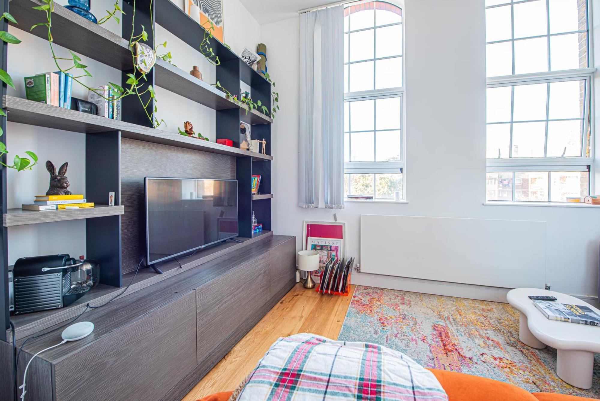 Bright Modern 5 Mins To Station, Sleeps 3