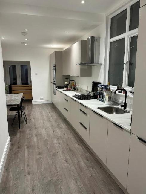 Homestay Elevateyourstays In Golders