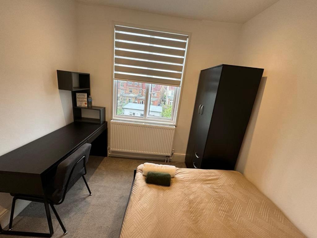 Elevateyourstays In Golders * London