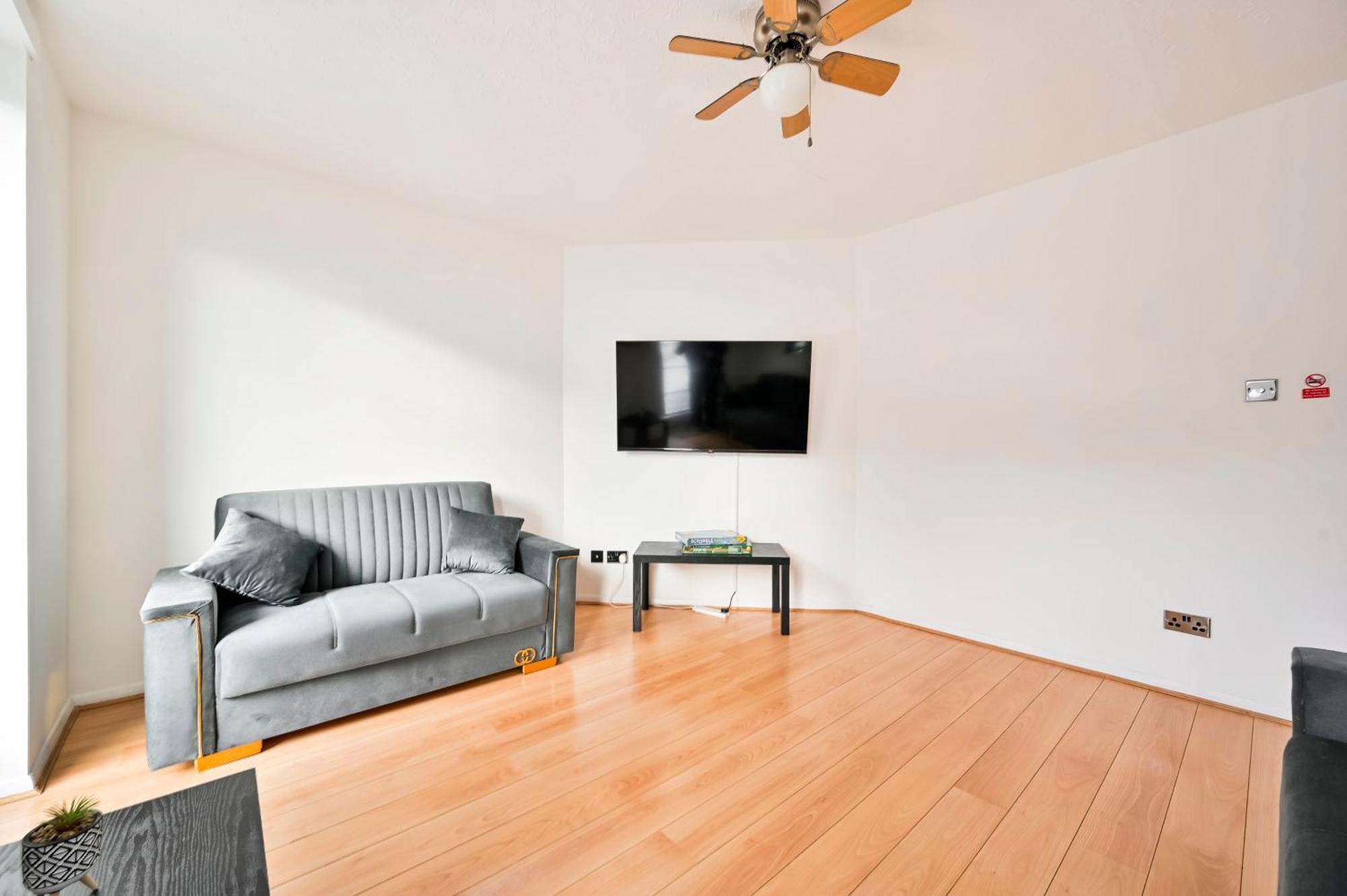 Perfect 1-bed E15, Sleeps 5, 1 Min From Tube Station, Near Westfields * London