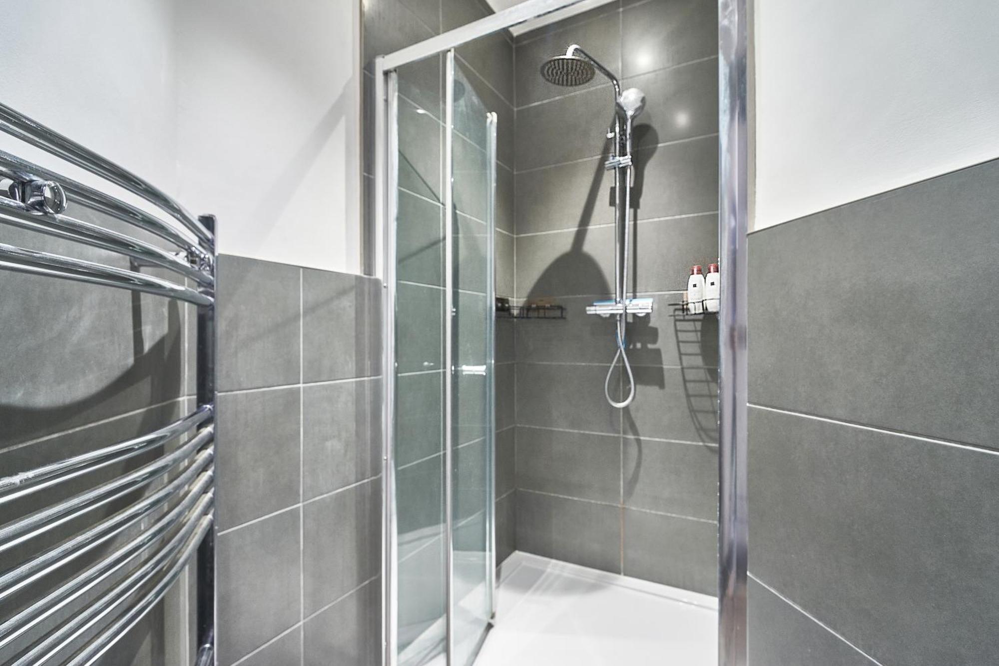 Exclusive Offers L Last-minute Specials L Newly Renovated 1 Bedroom Flat By Live Short Lets & Serviced L