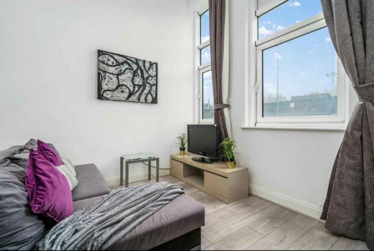 Luxurious Spacious 2 Bed W Terrace Apartment