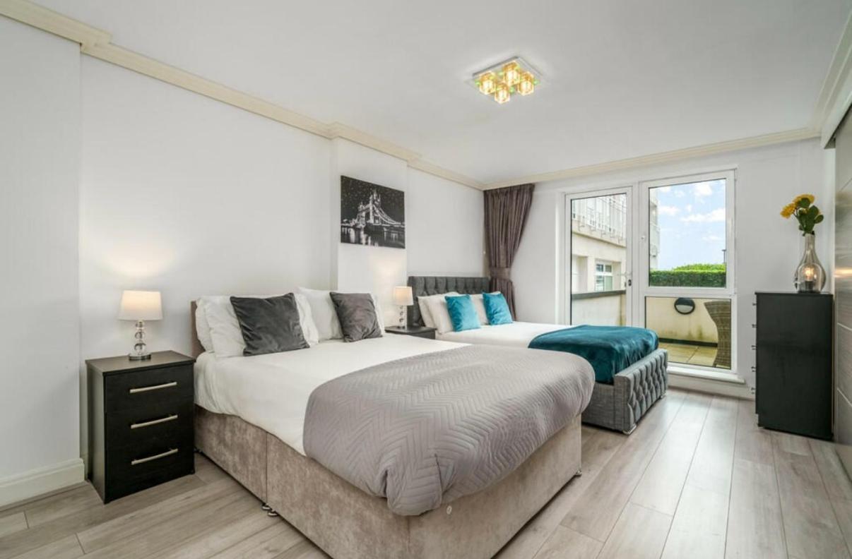 Luxurious Spacious 2 Bed W Terrace London
