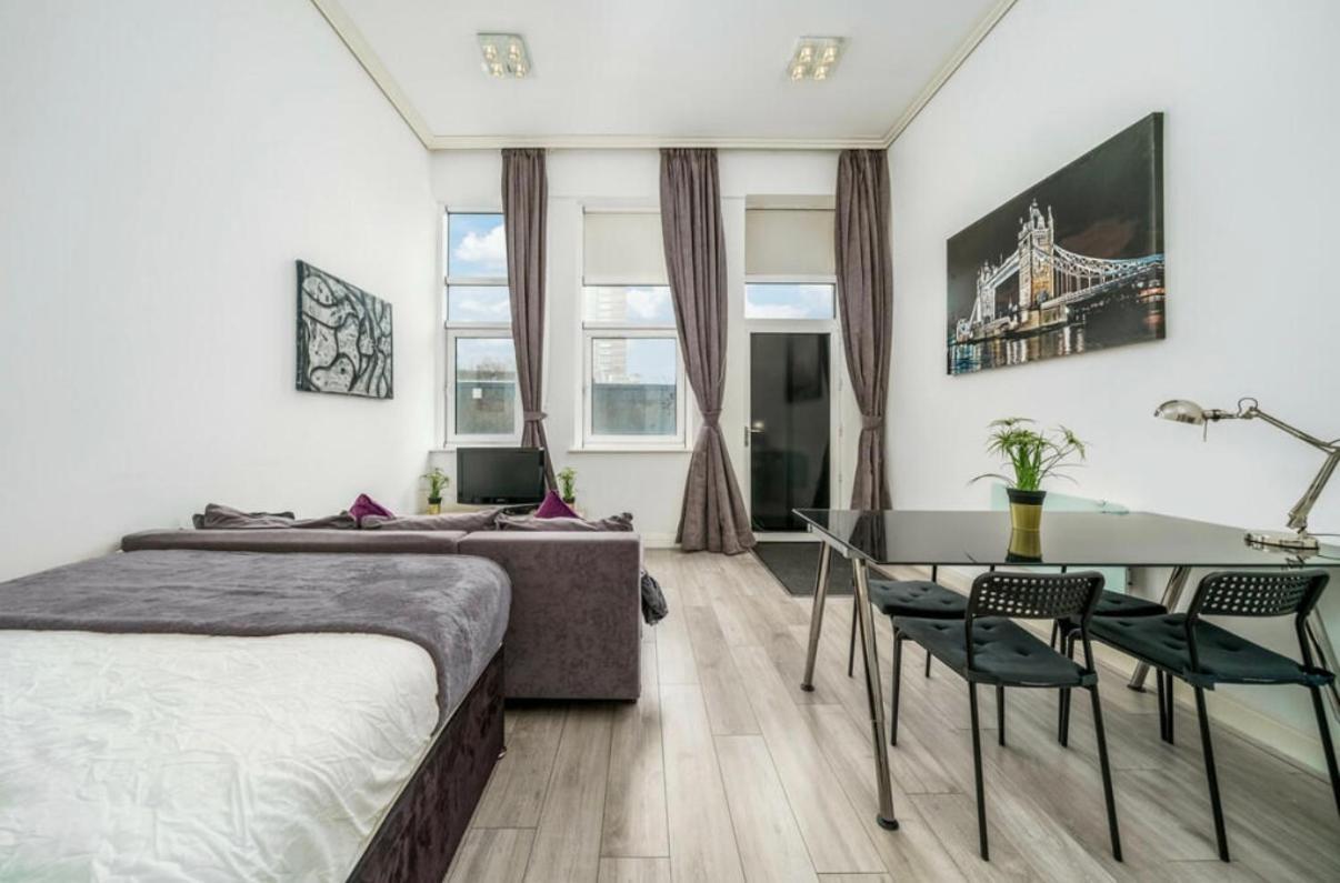 Luxurious Spacious 2 Bed W Terrace * London