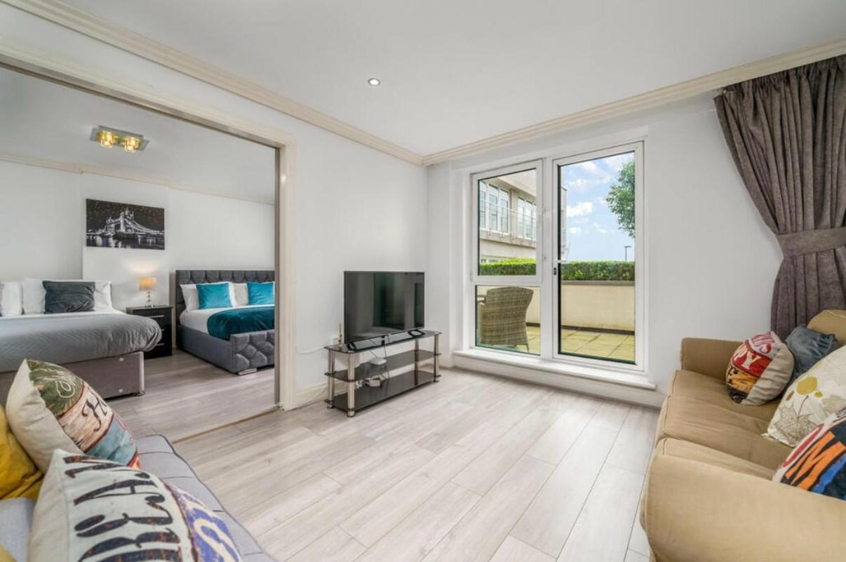 Luxurious Spacious 2 Bed W Terrace London