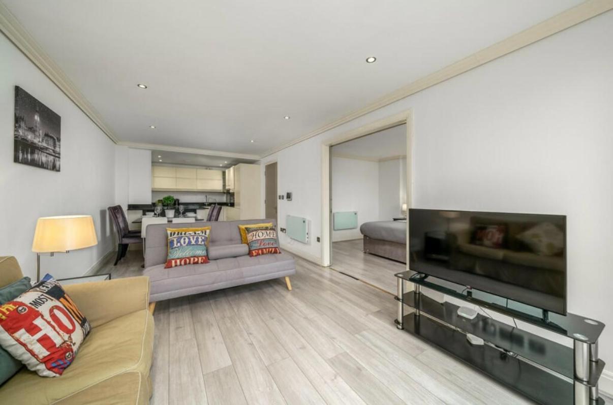 Apartment Luxurious Spacious 2 Bed W Terrace London