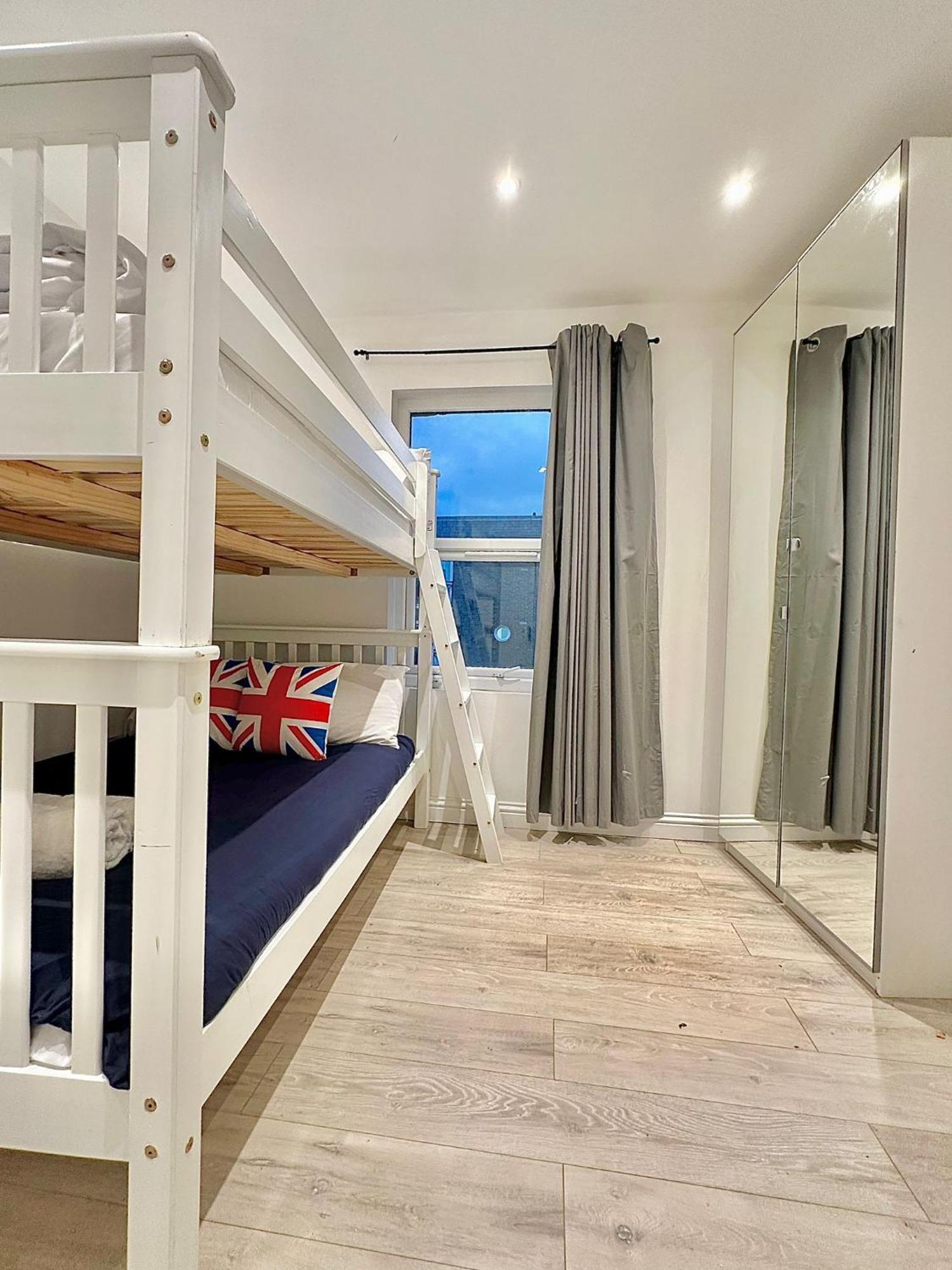 Apartment Flat B Garrat Lane London