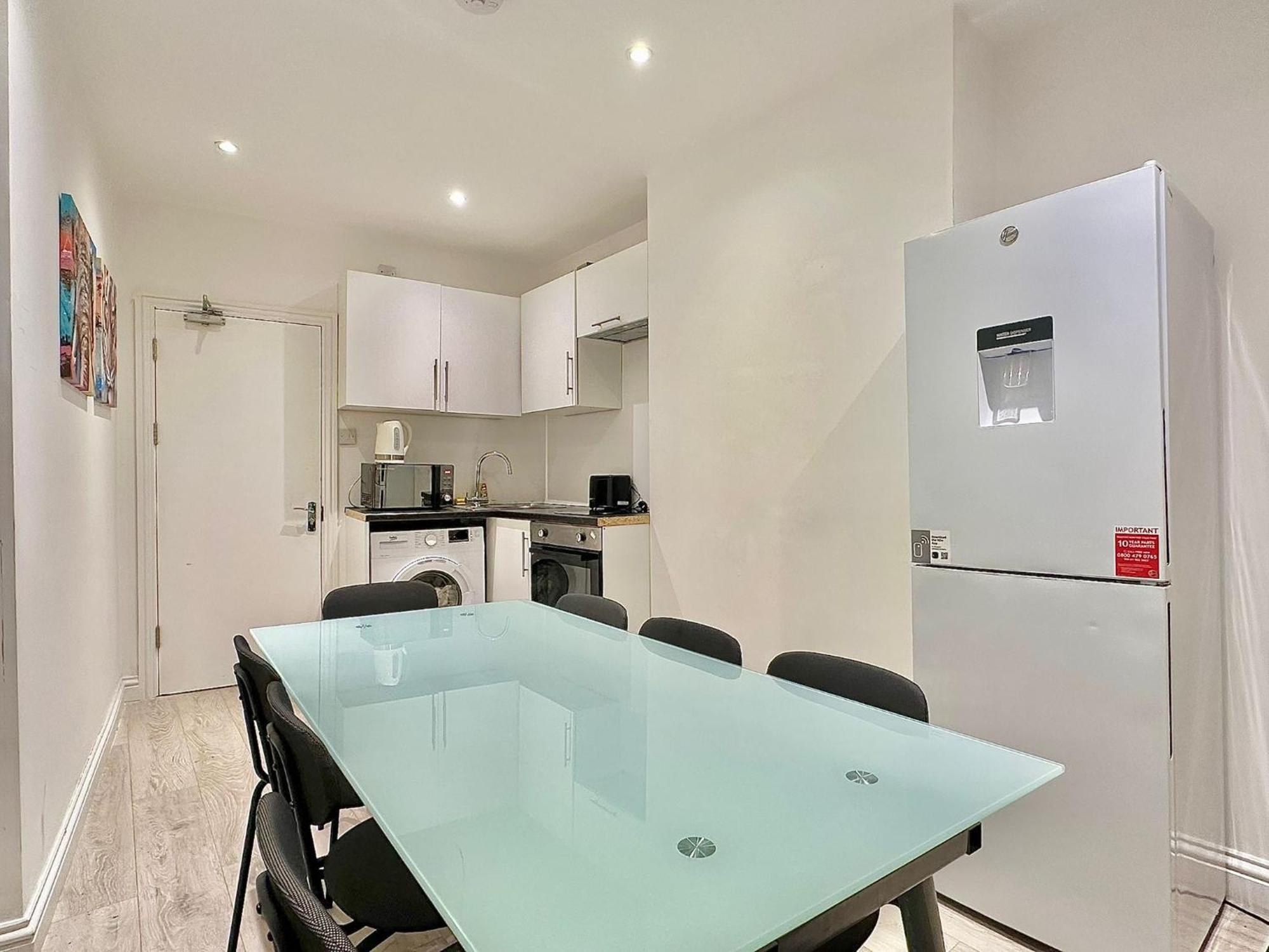 Flat B Garrat Lane Apartment London