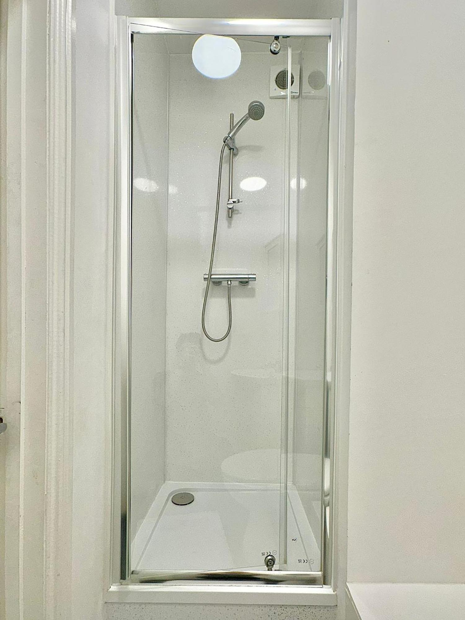 Apartment Flat B Garrat Lane London