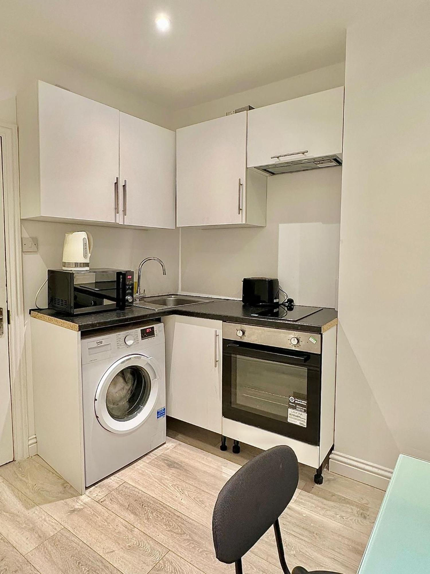 Flat B Garrat Lane