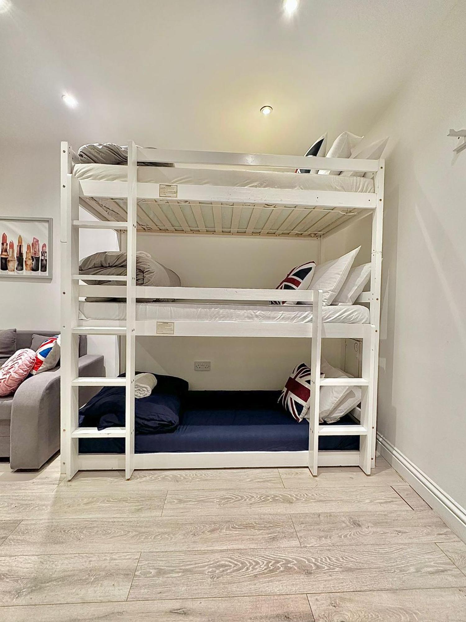 Apartment Flat B Garrat Lane