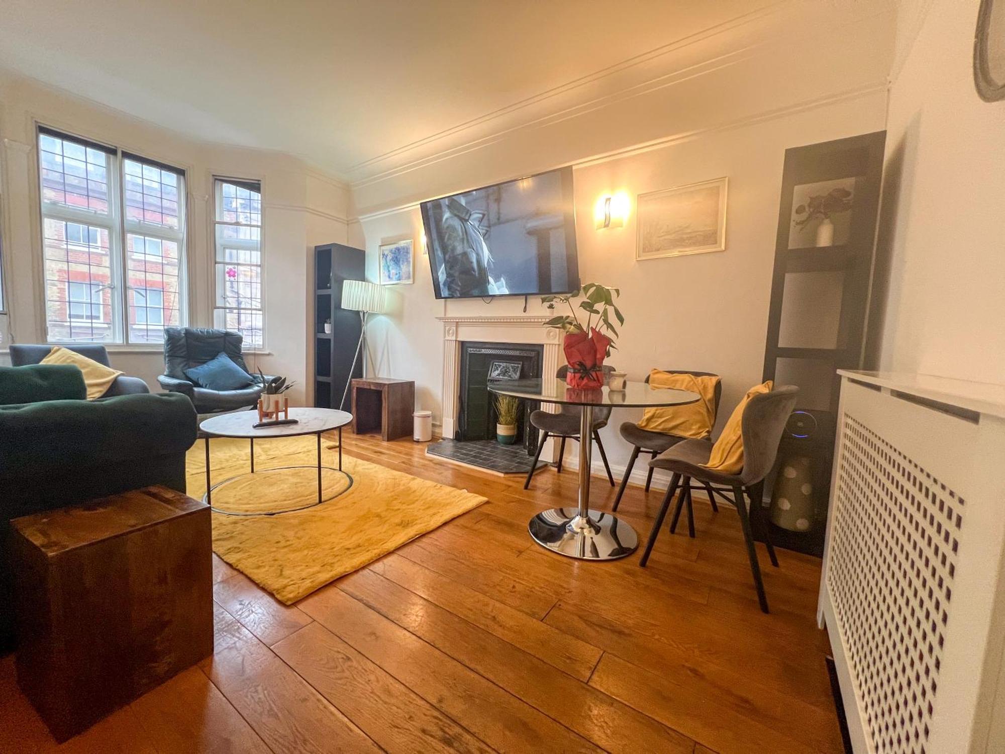 Apartment Old Elegant 2-bedroom On Marylebone High Street *