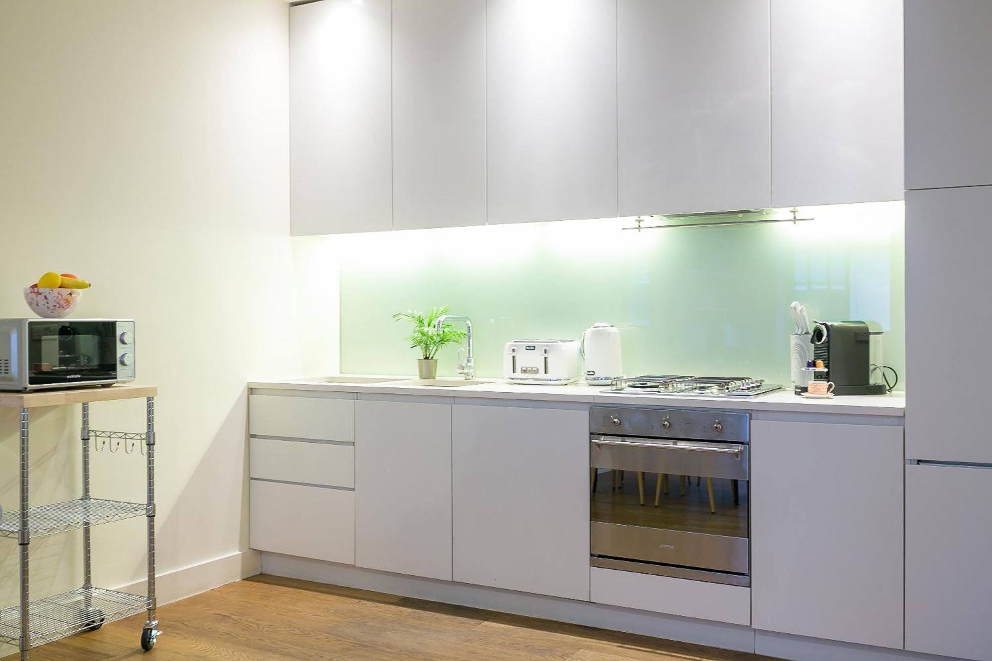 Urban Chic - Baker Street Apartment