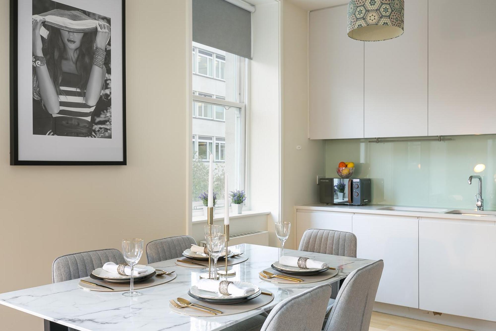 Urban Chic - Baker Street *