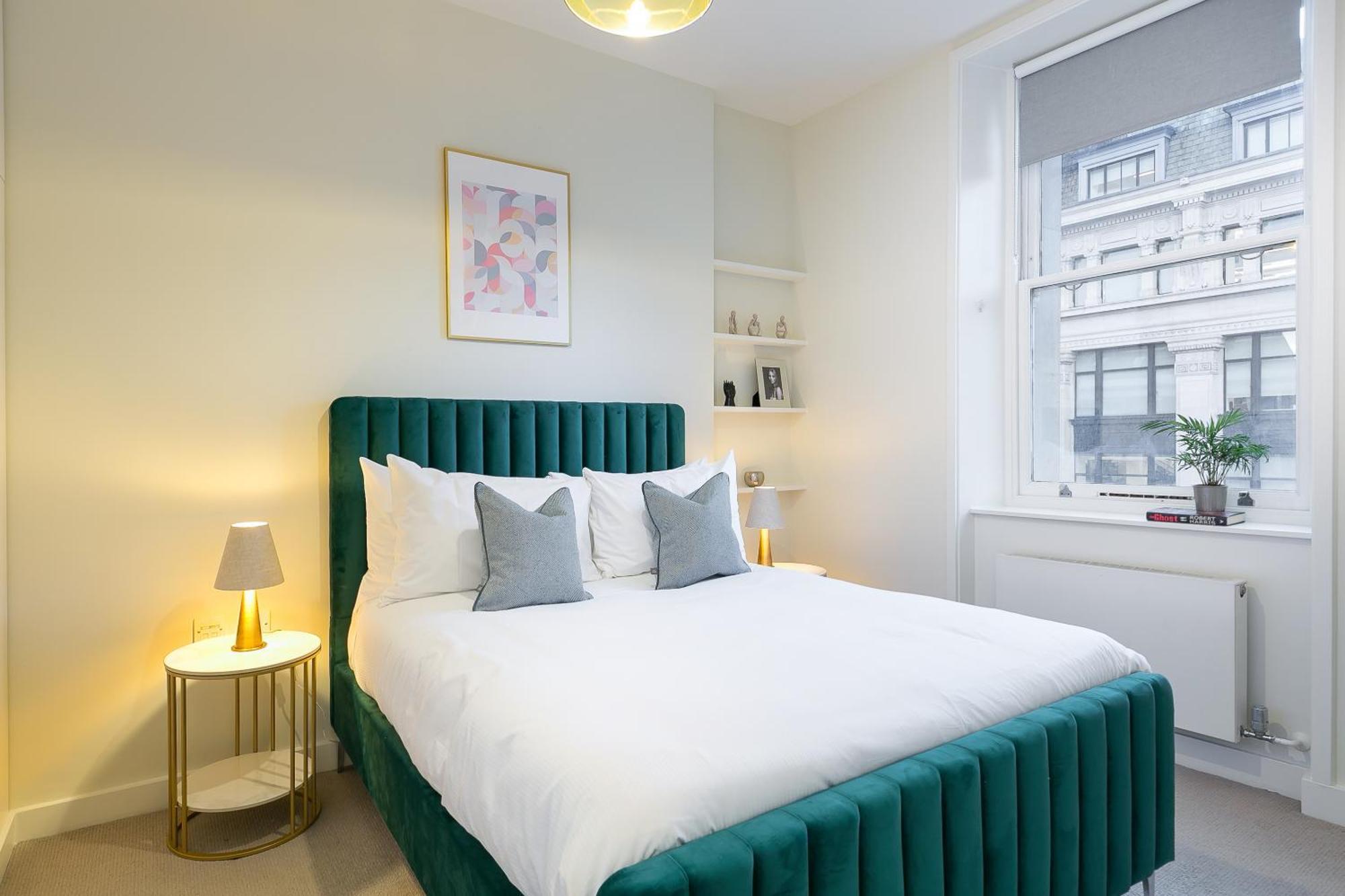 Urban Chic - Baker Street Apartment