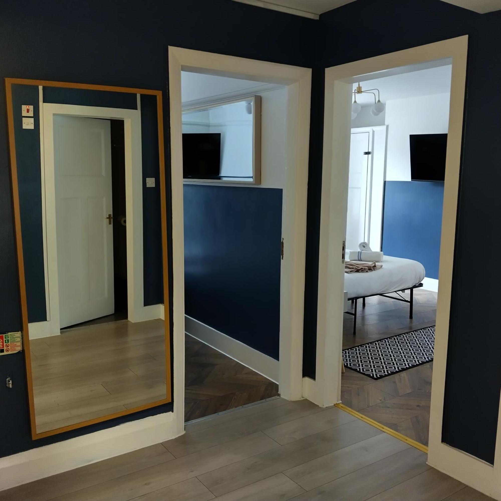 Spacious 5-bedroom, 4-bathroom In Central Zone 1 Apartment London