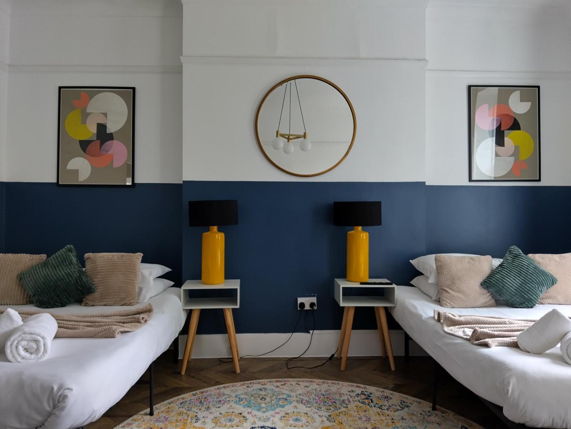 Spacious 5-bedroom, 4-bathroom In Central Zone 1 Apartment