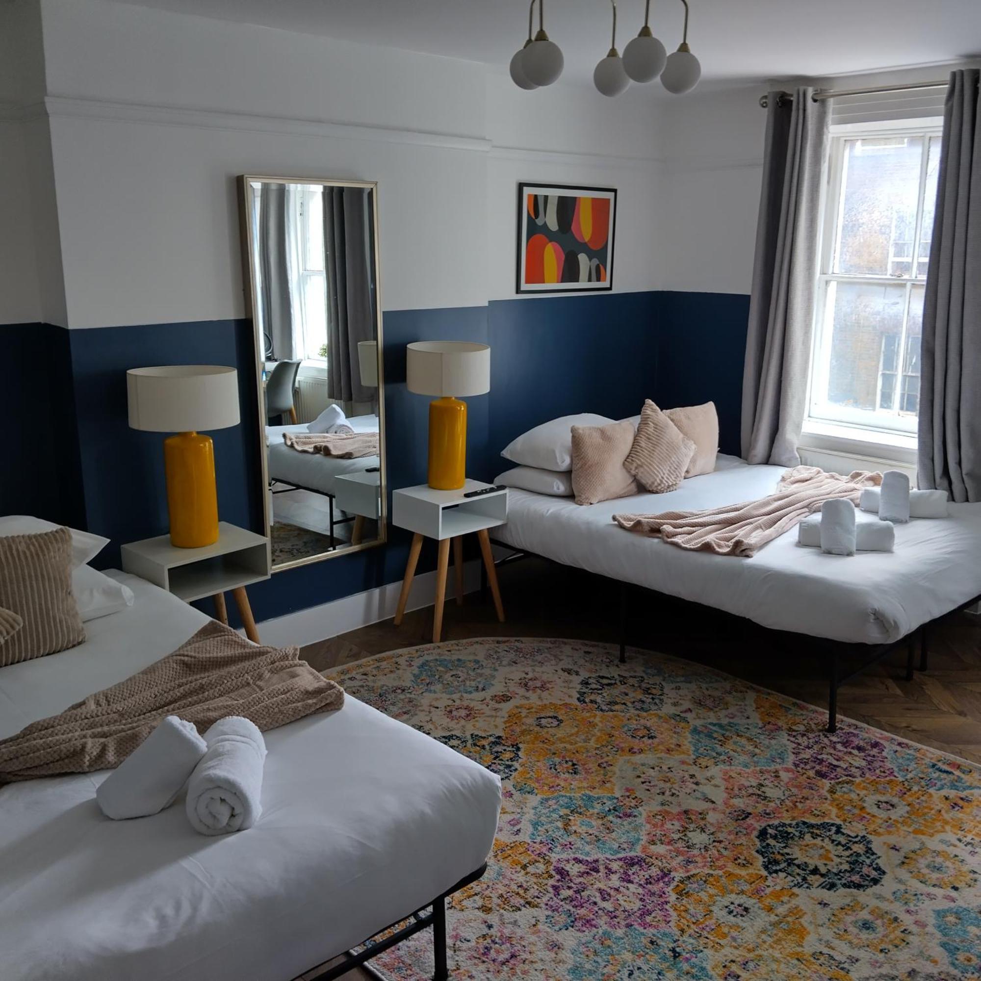 Spacious 5-bedroom, 4-bathroom In Central Zone 1 Apartment London