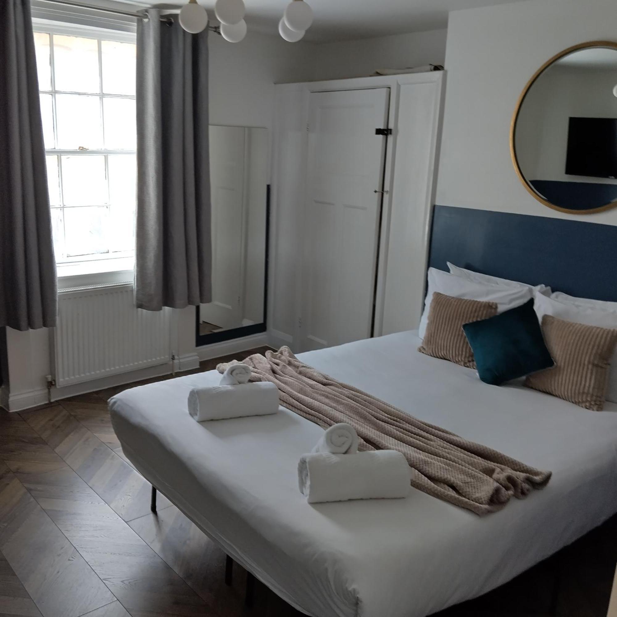 Spacious 5-bedroom, 4-bathroom In Central Zone 1 Apartment