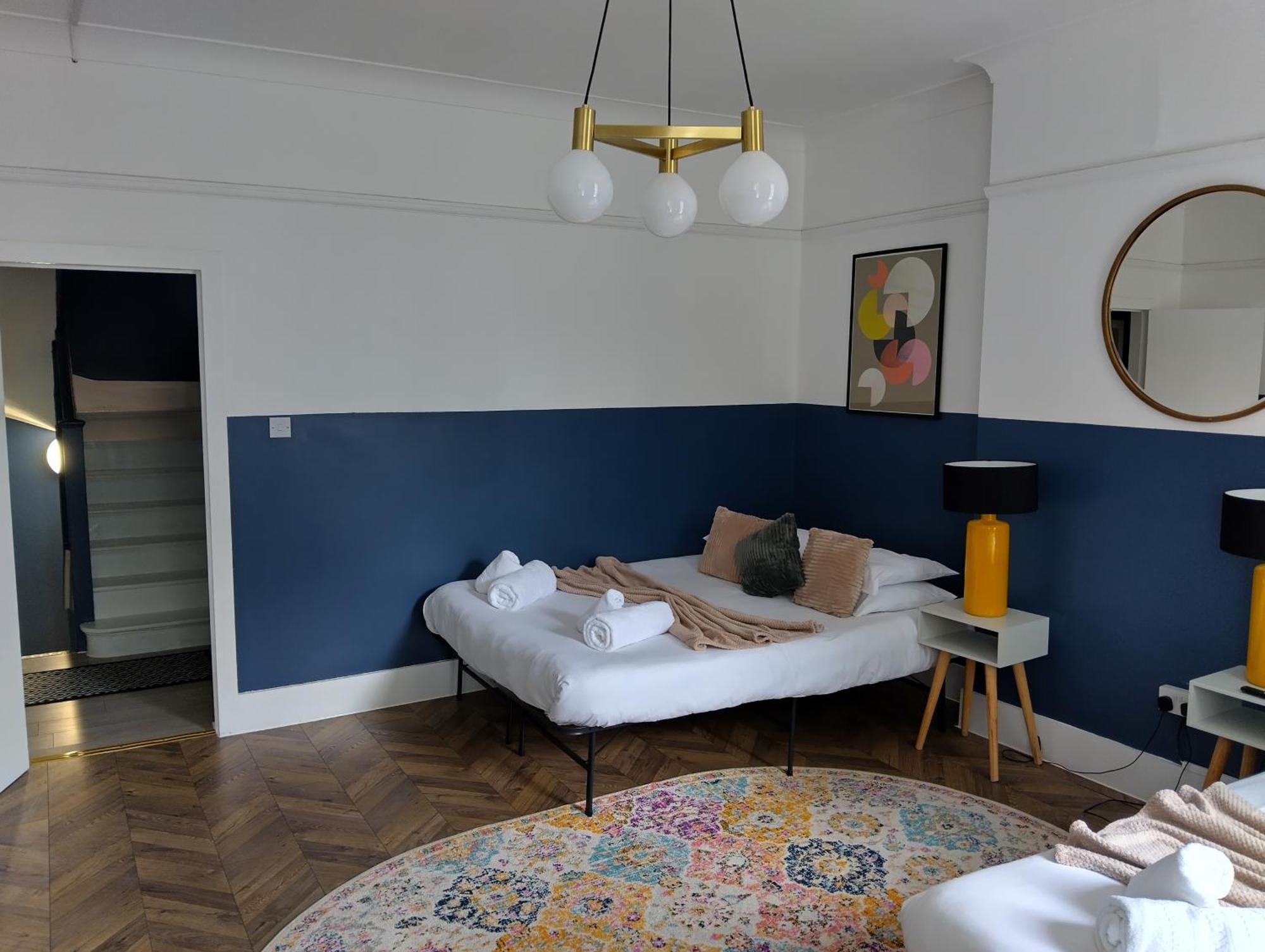 Spacious 5-bedroom, 4-bathroom In Central Zone 1 Apartment London