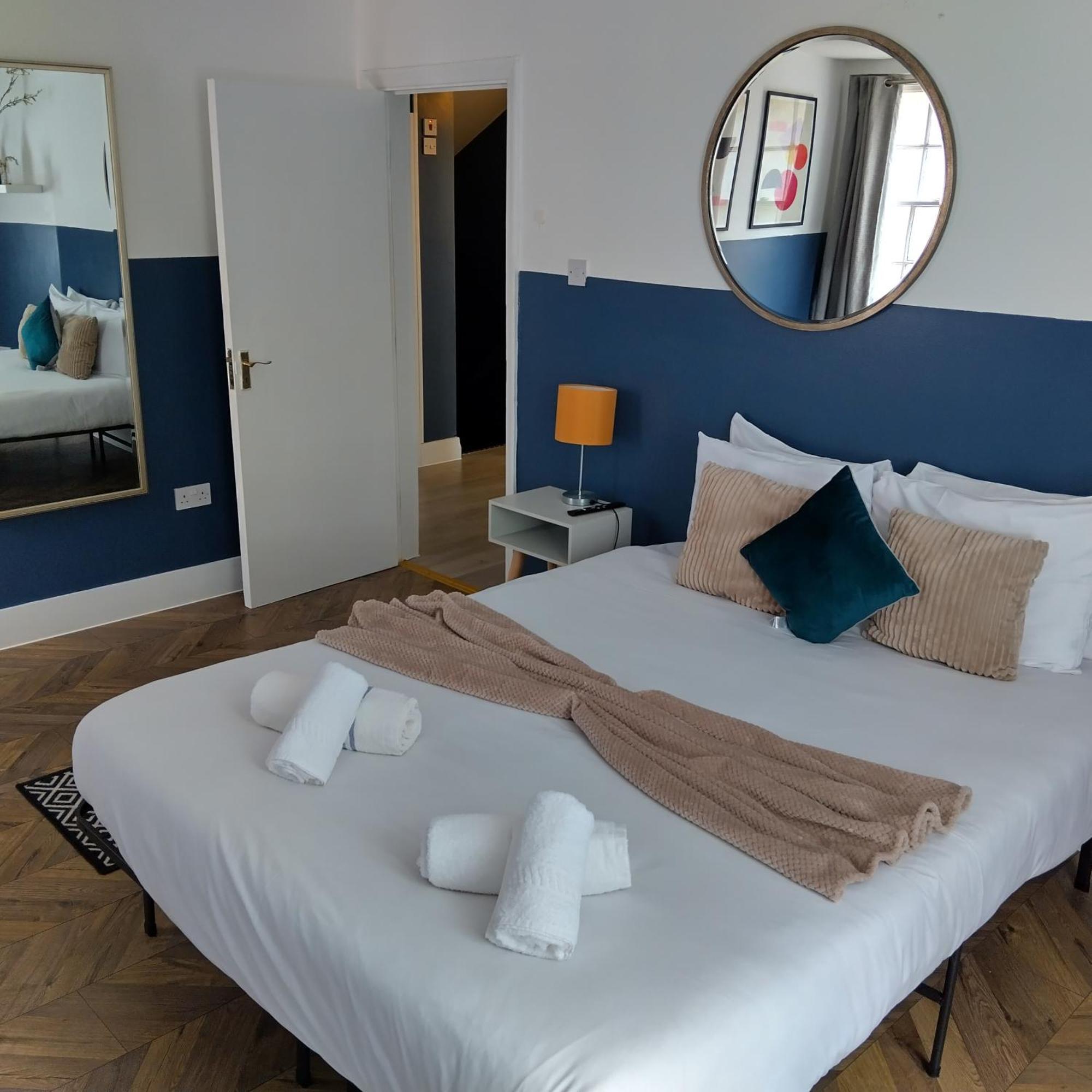 Spacious 5-bedroom, 4-bathroom In Central Zone 1 Apartment