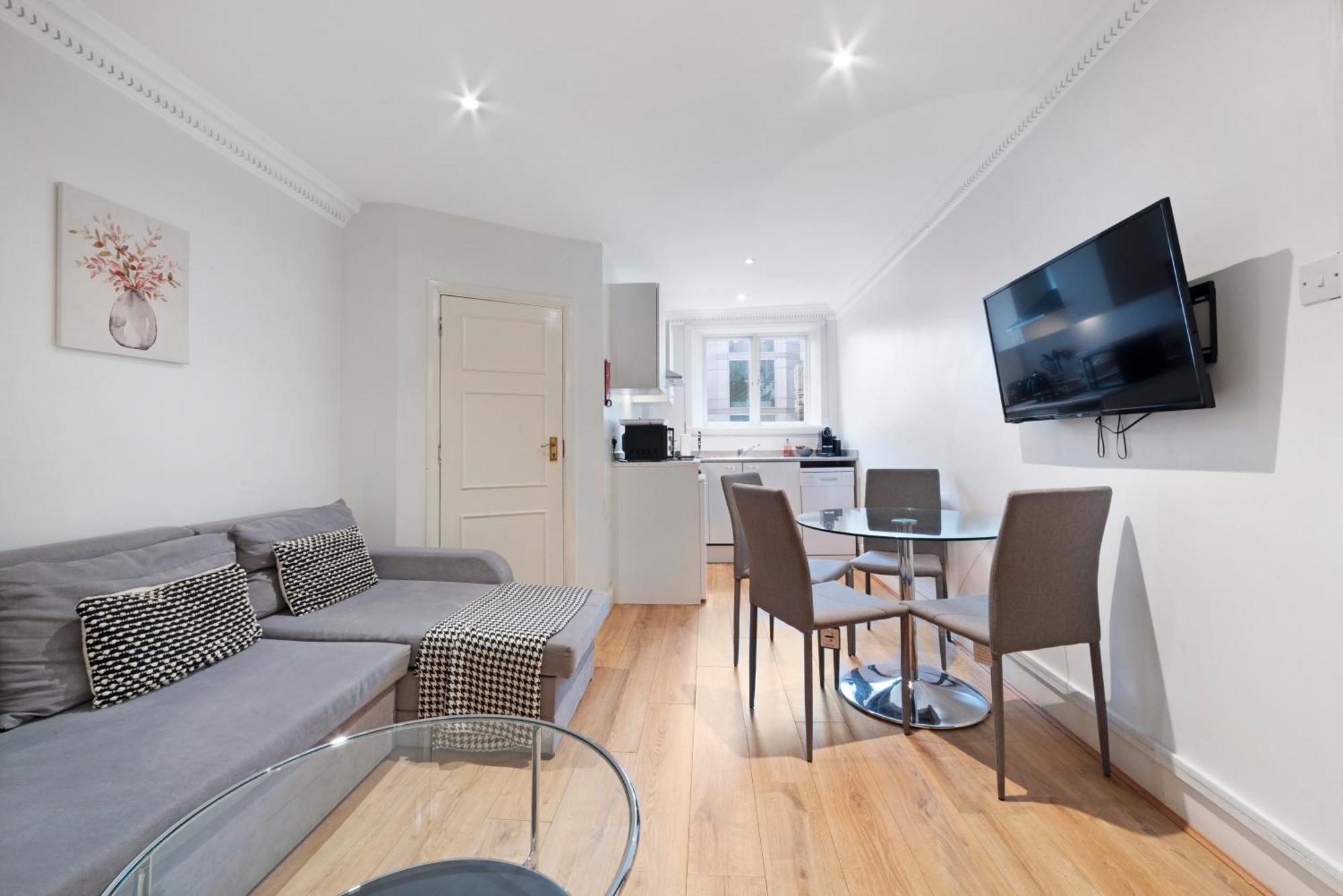 2 Bed Piccadilly 4 Londen