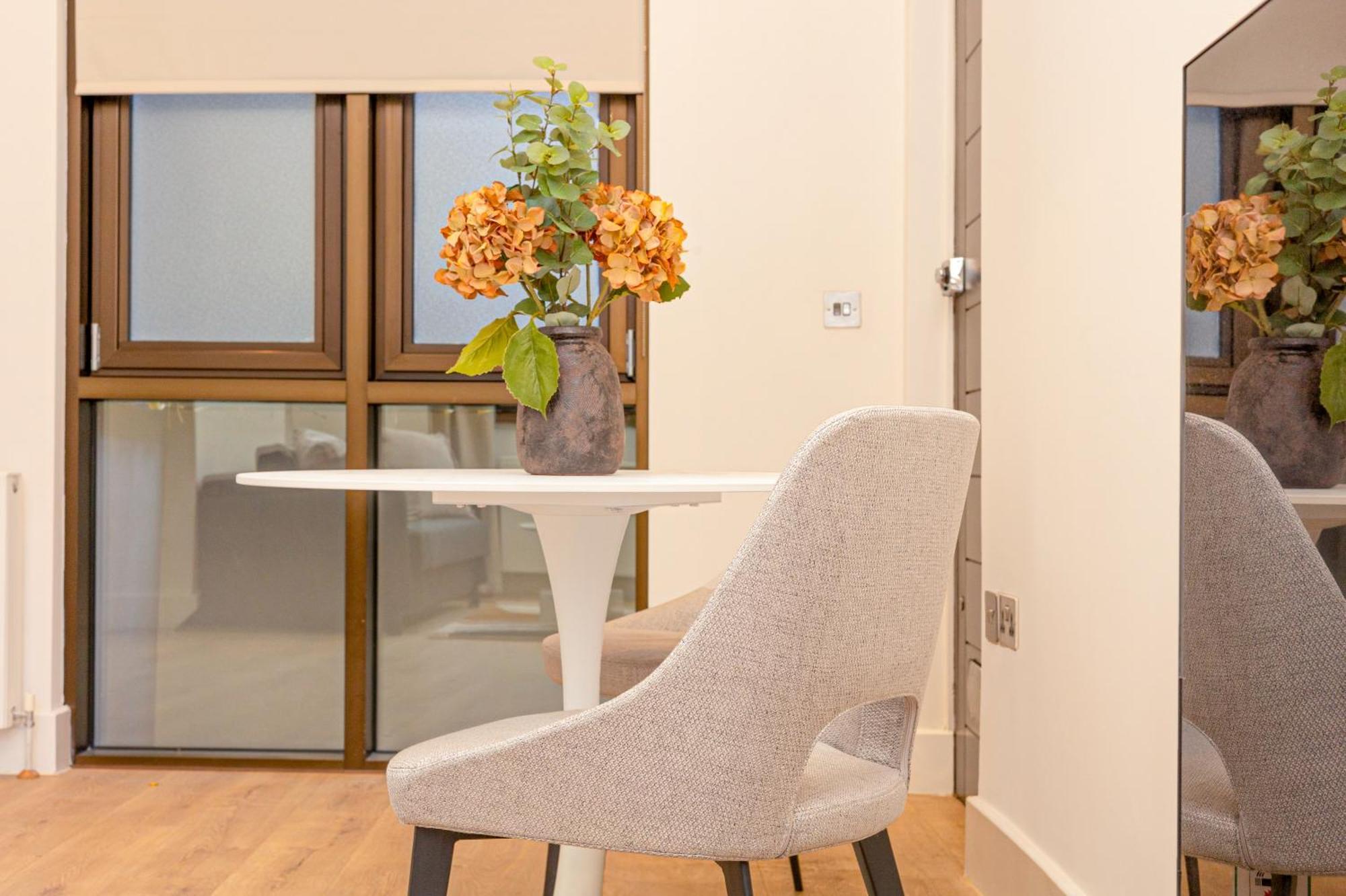 Modern Serviced 3 Minutes From Blackfriars Station * Londen