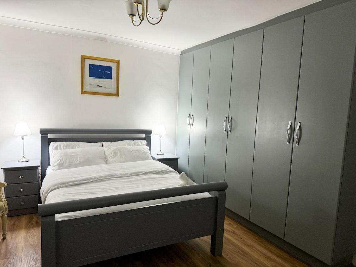 Apartment North Spacious 7- Bedroom House London