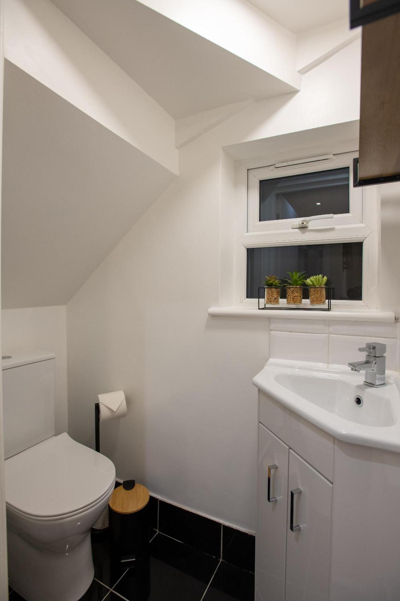 Luxury Ground Floor 2 Bedroom Apartment *