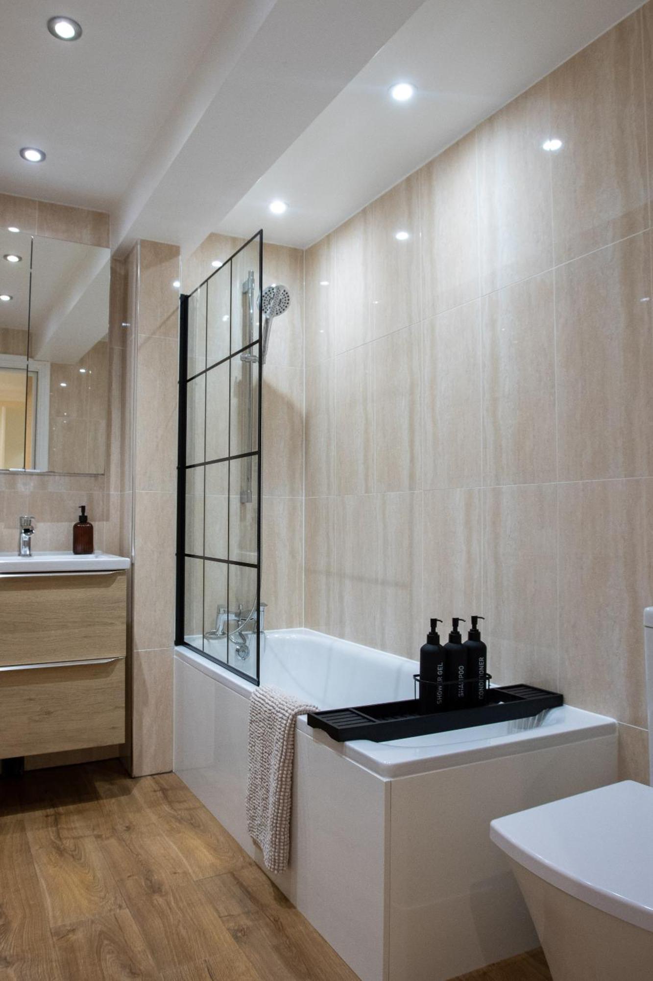 Apartment Luxury Ground Floor 2 Bedroom *