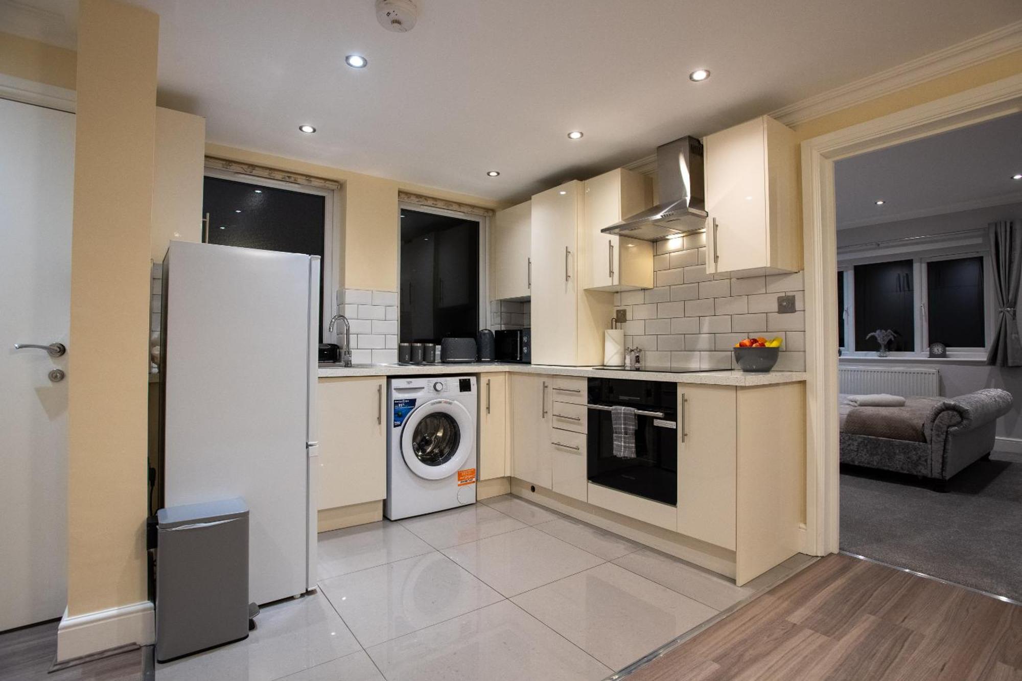 Luxury Ground Floor 2 Bedroom Apartment *